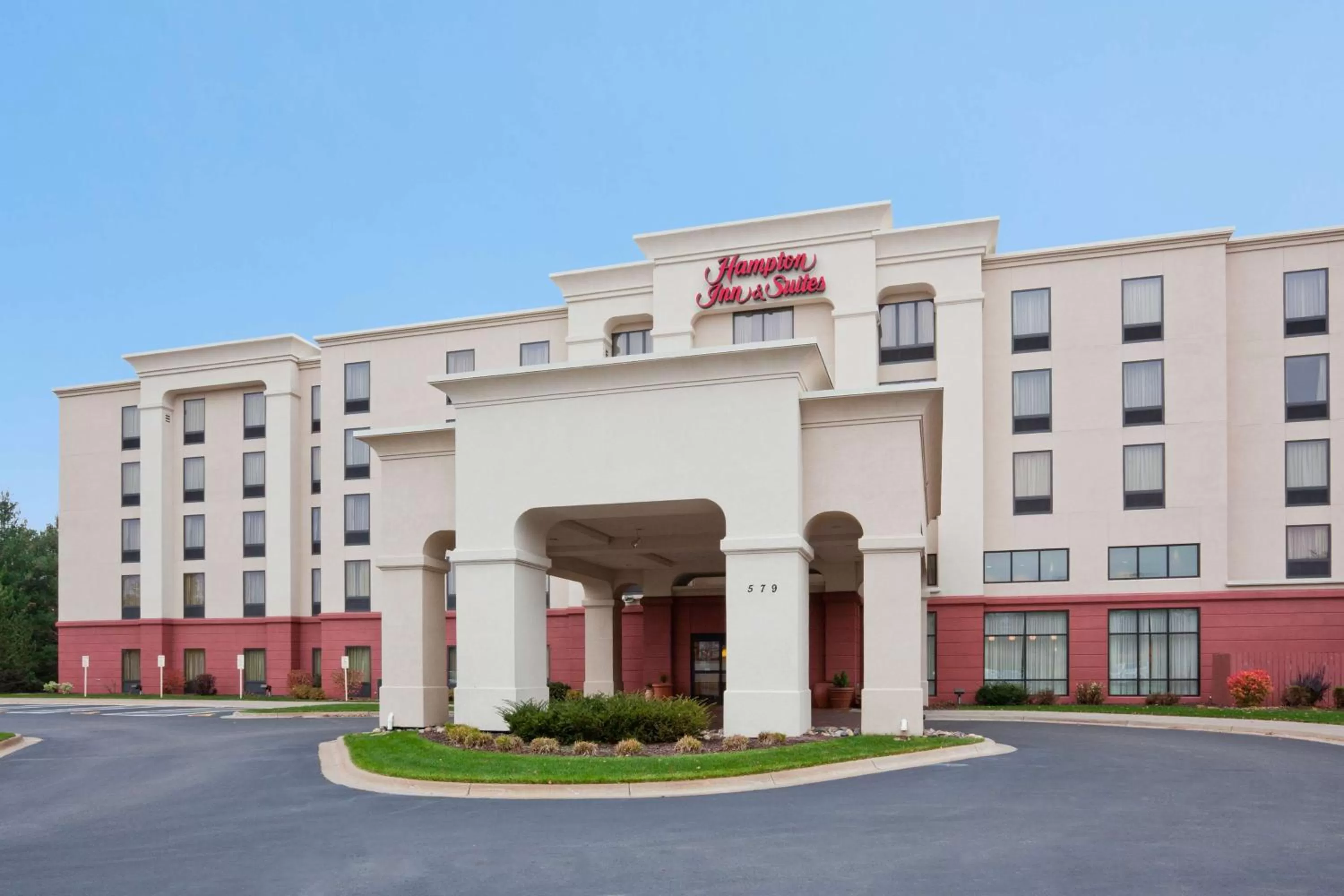 Property building in Hampton Inn & Suites Lino Lakes