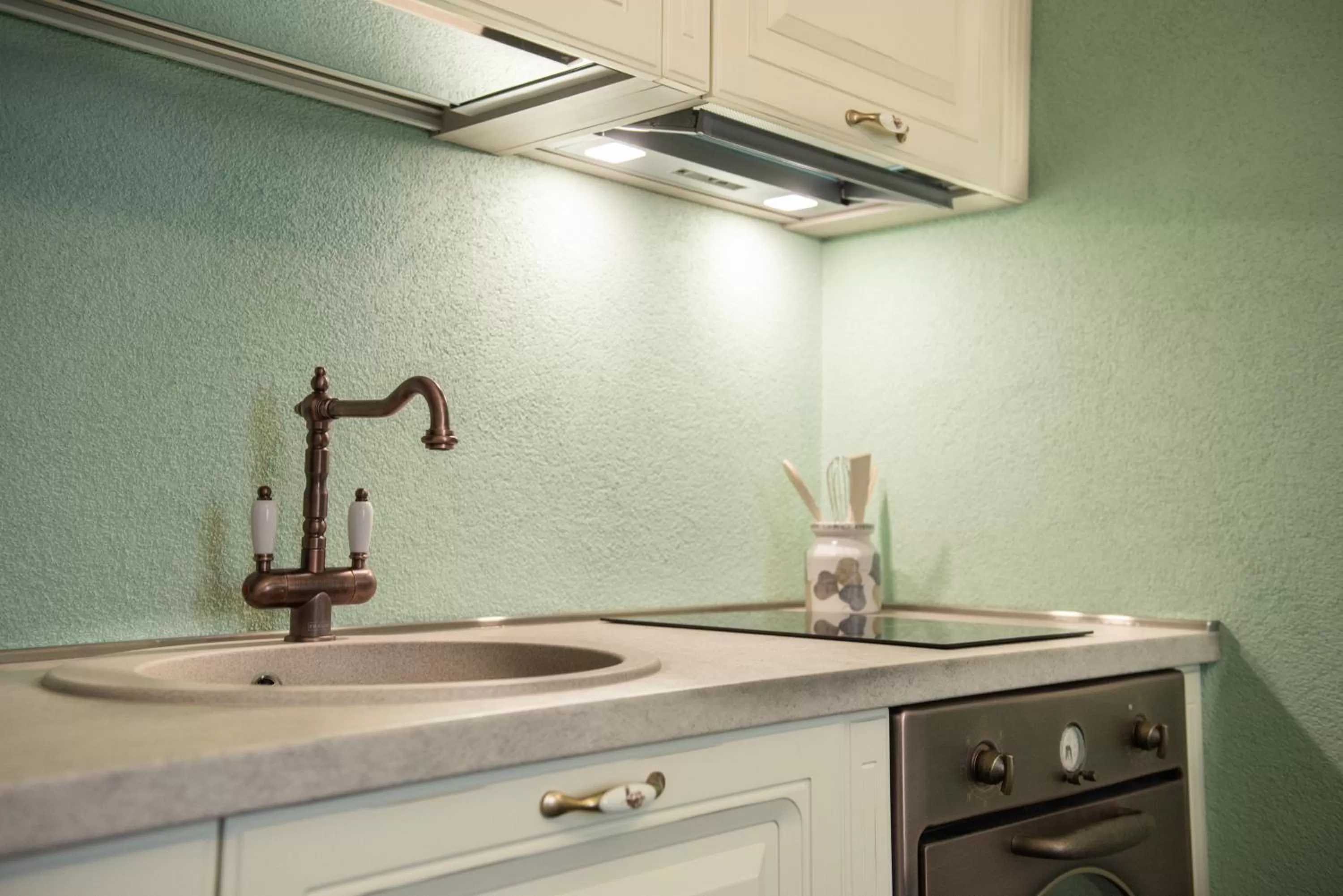 Kitchen or kitchenette in JMR Royal -Luxury Rooms & Private Sauna