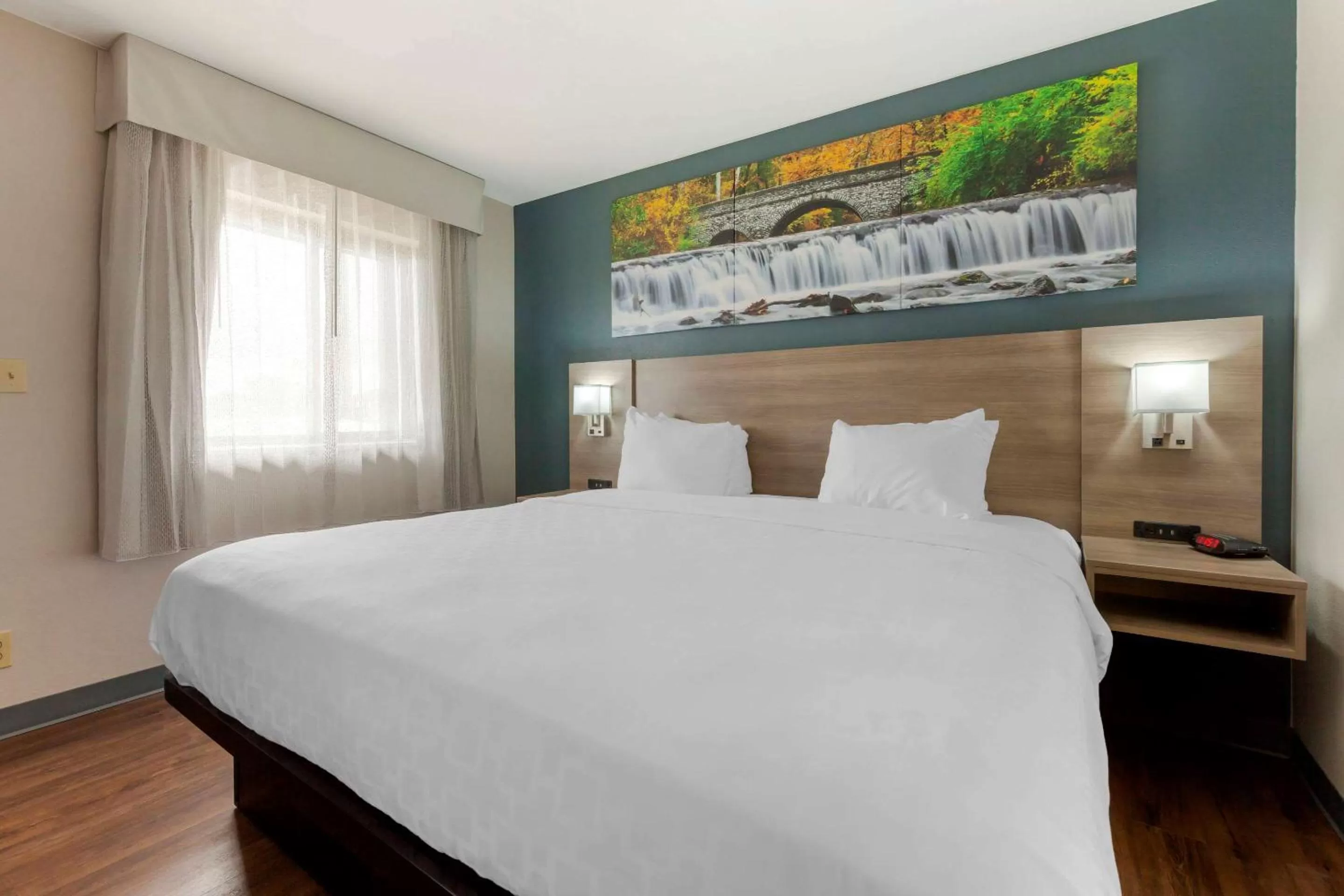 Bedroom in Clarion Pointe Tomah