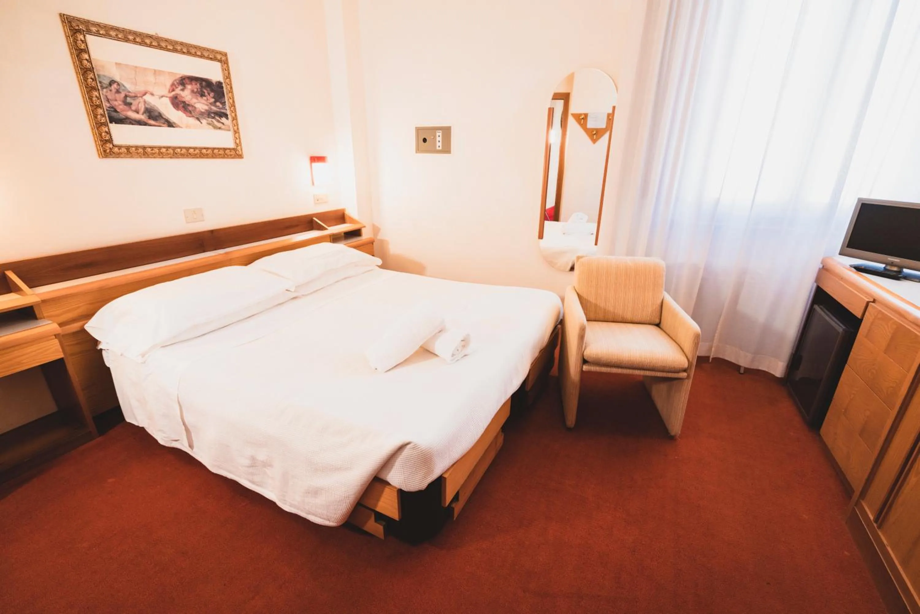 Shower, Bed in Grand Hotel Milano