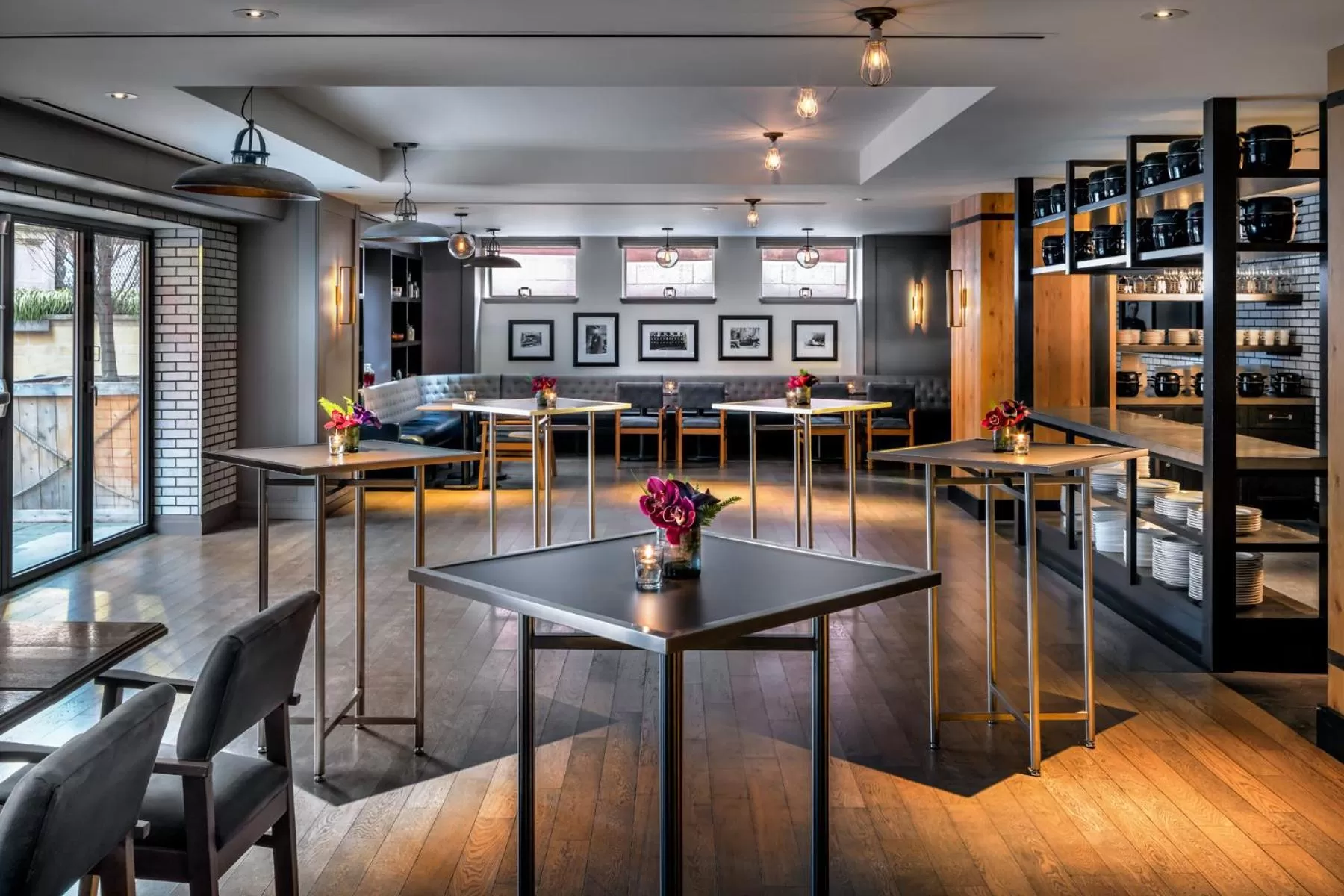 Dining area in Hotel AKA Back Bay