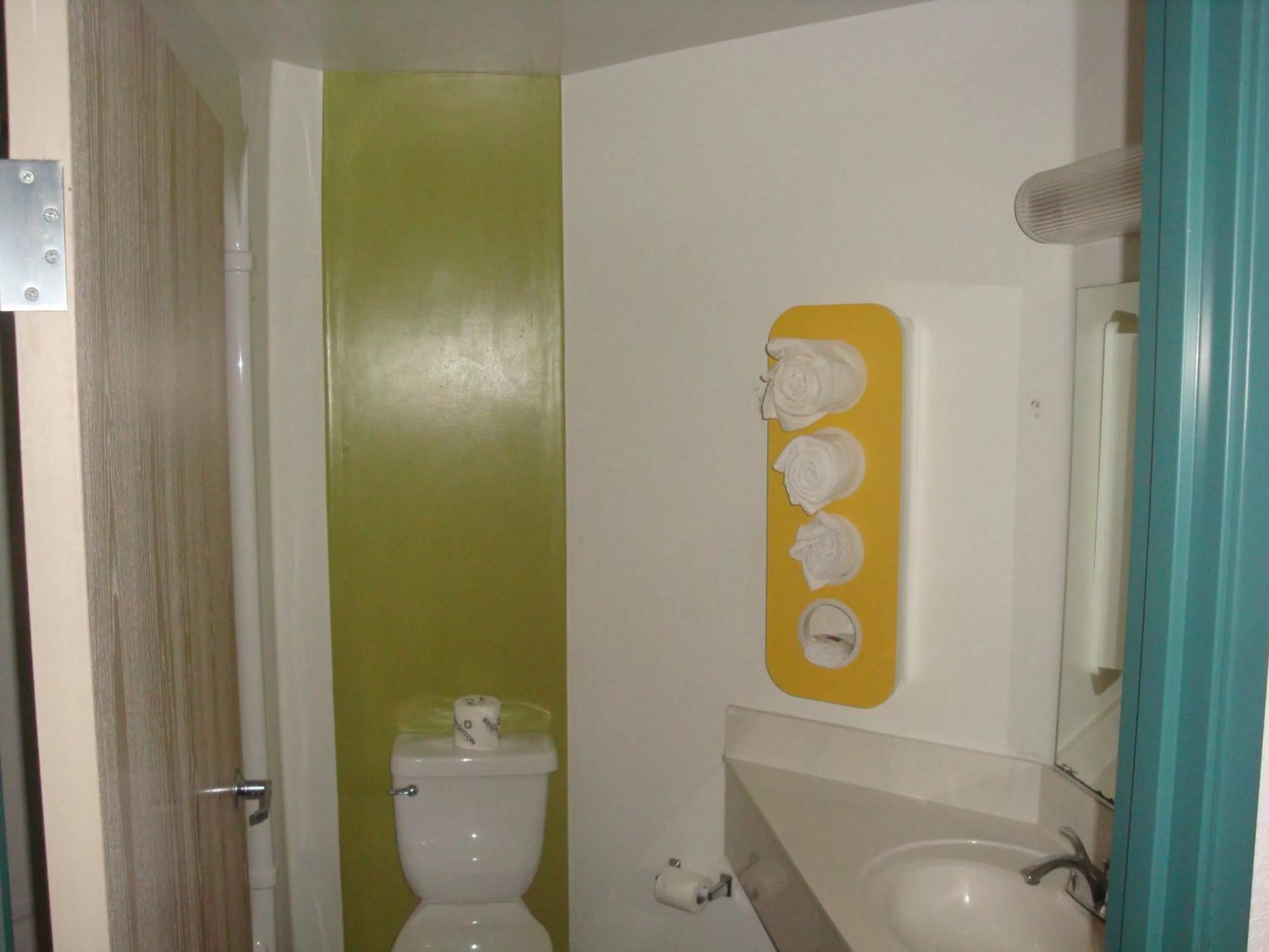 Bathroom in Lakeside Inn Lake Havasu City