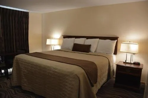 Bed in Liberty Inn Old Saybrook