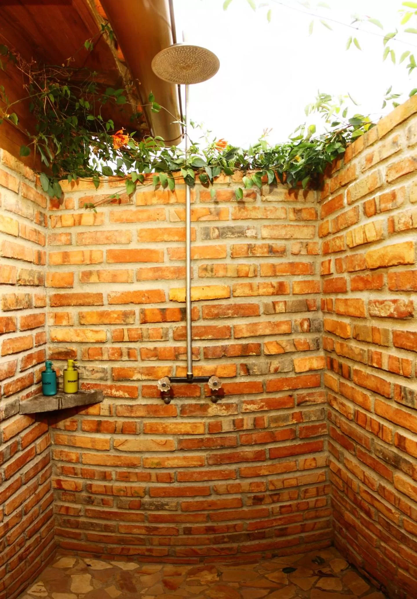 Shower in Serrania del Viento