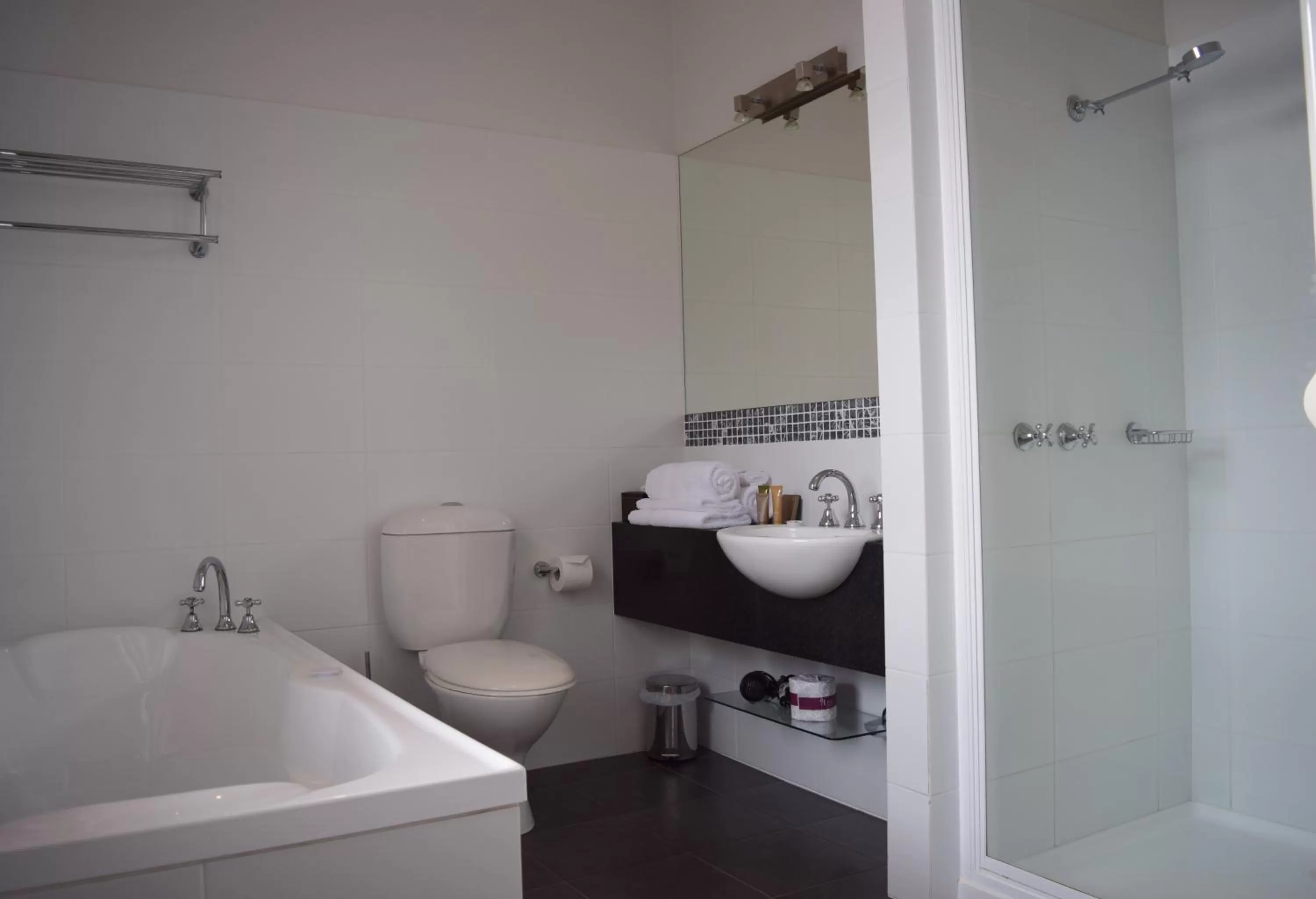 Shower in Auldington Hotel