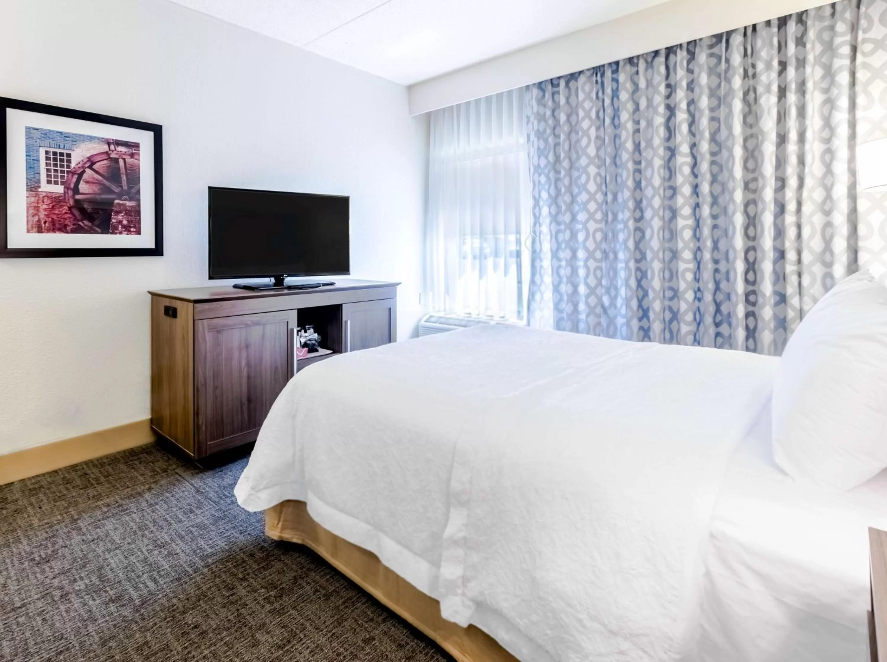 Bedroom, Bed in Hampton Inn St Charles St Peters