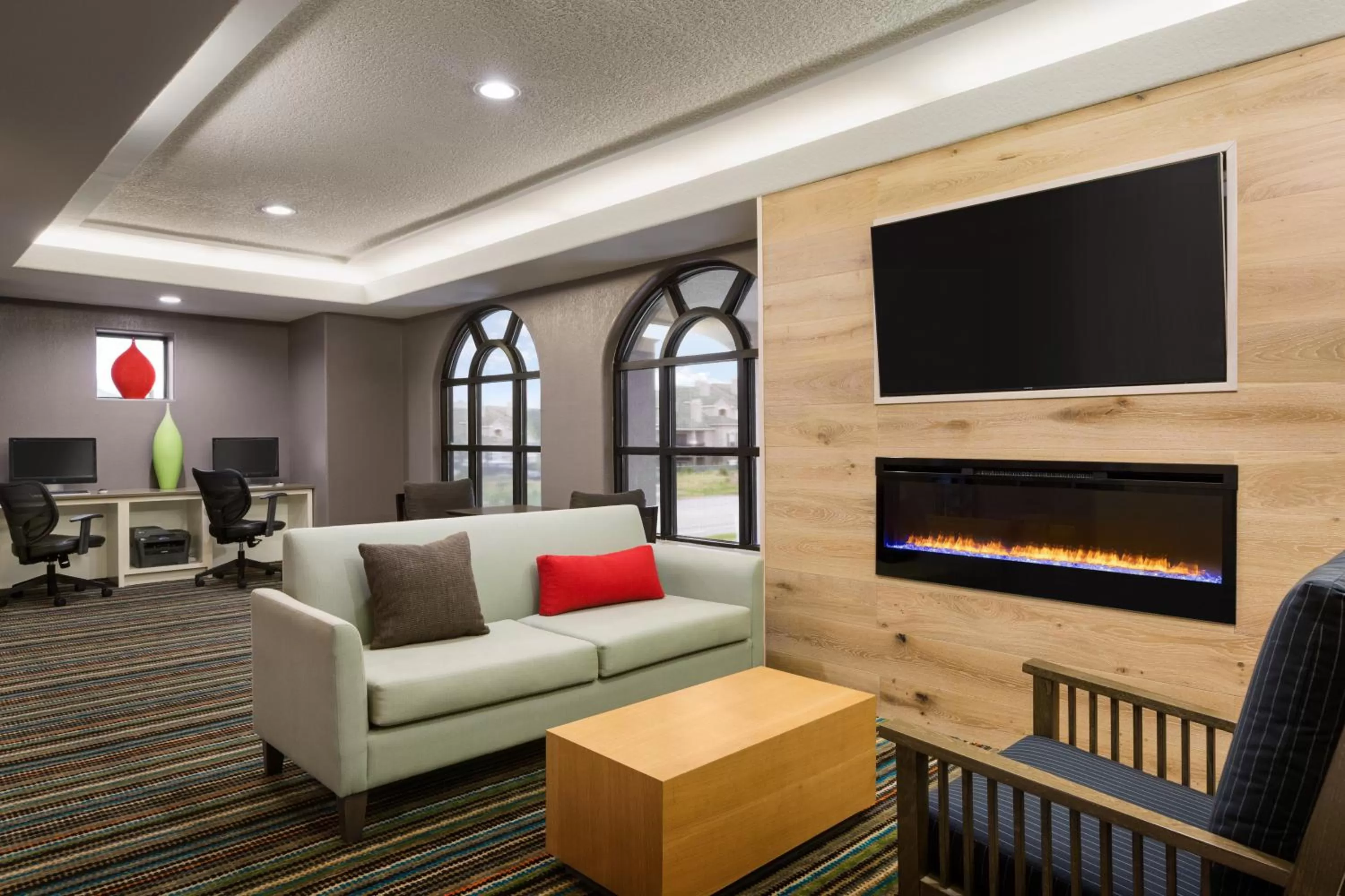 Communal lounge/ TV room in Country Inn & Suites by Radisson, Houston Northwest, TX