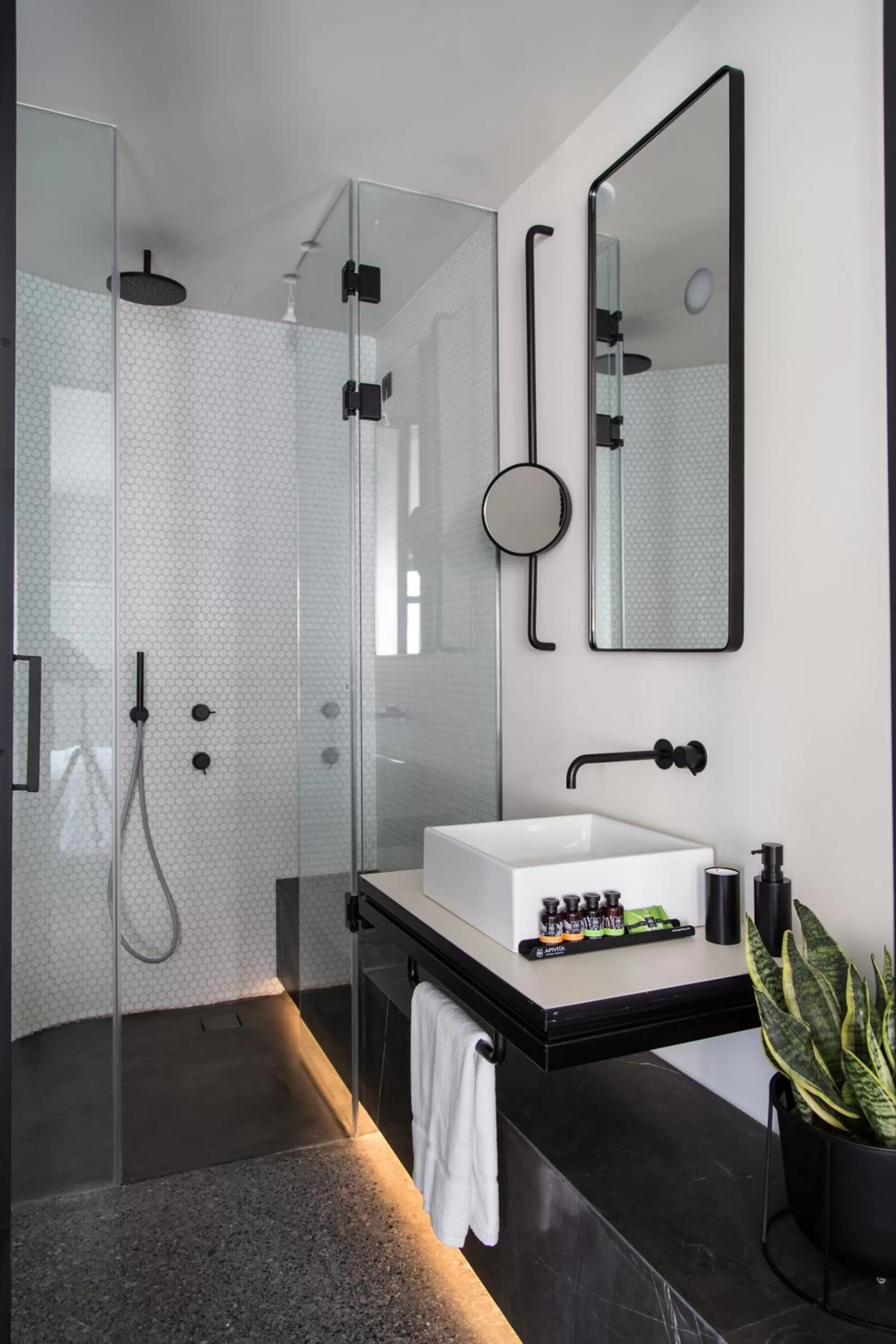 People in Perianth Hotel, a Member of Design Hotels