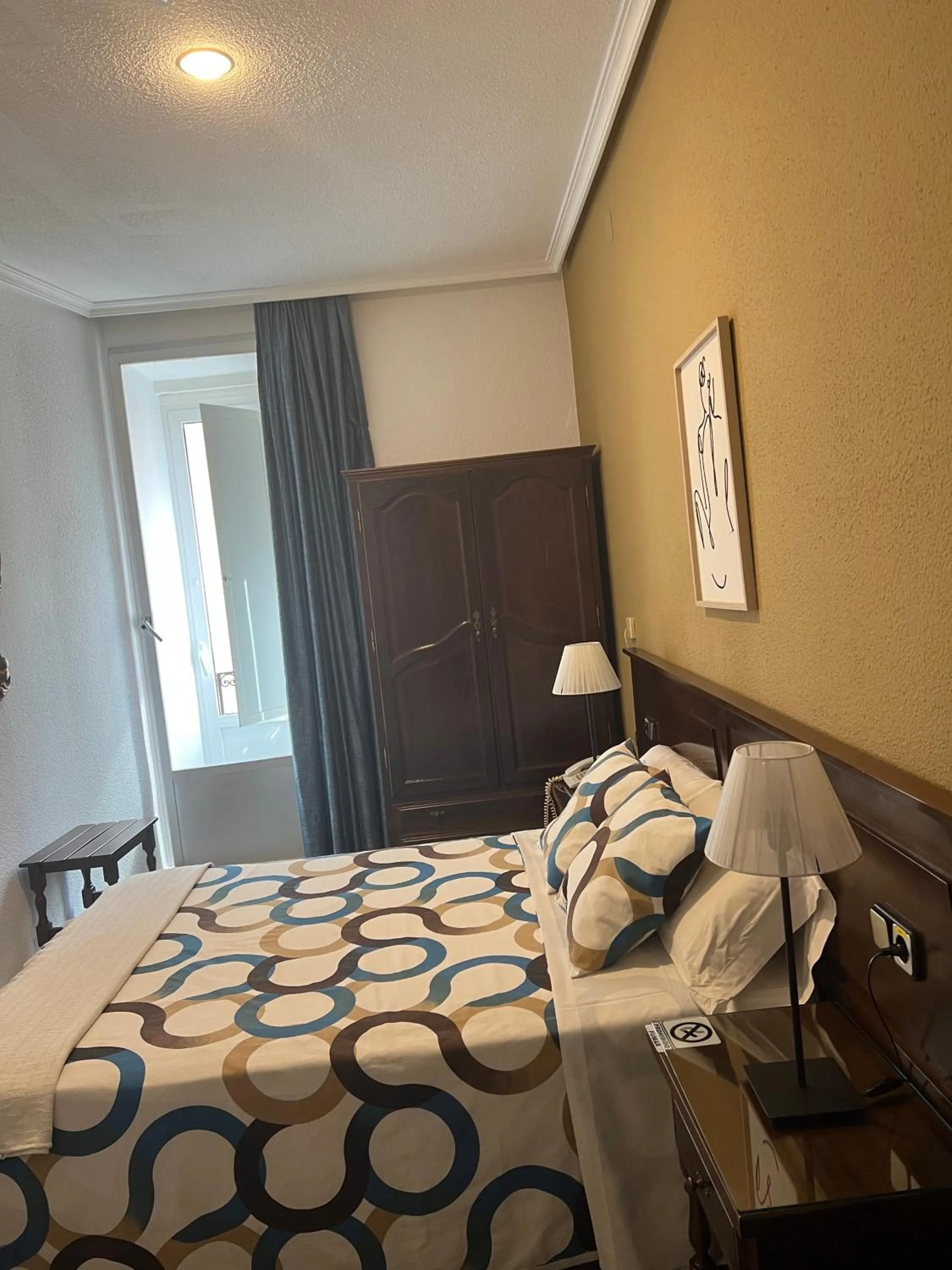 Photo of the whole room, Bed in Hostal Sonsoles Madrid-Centro