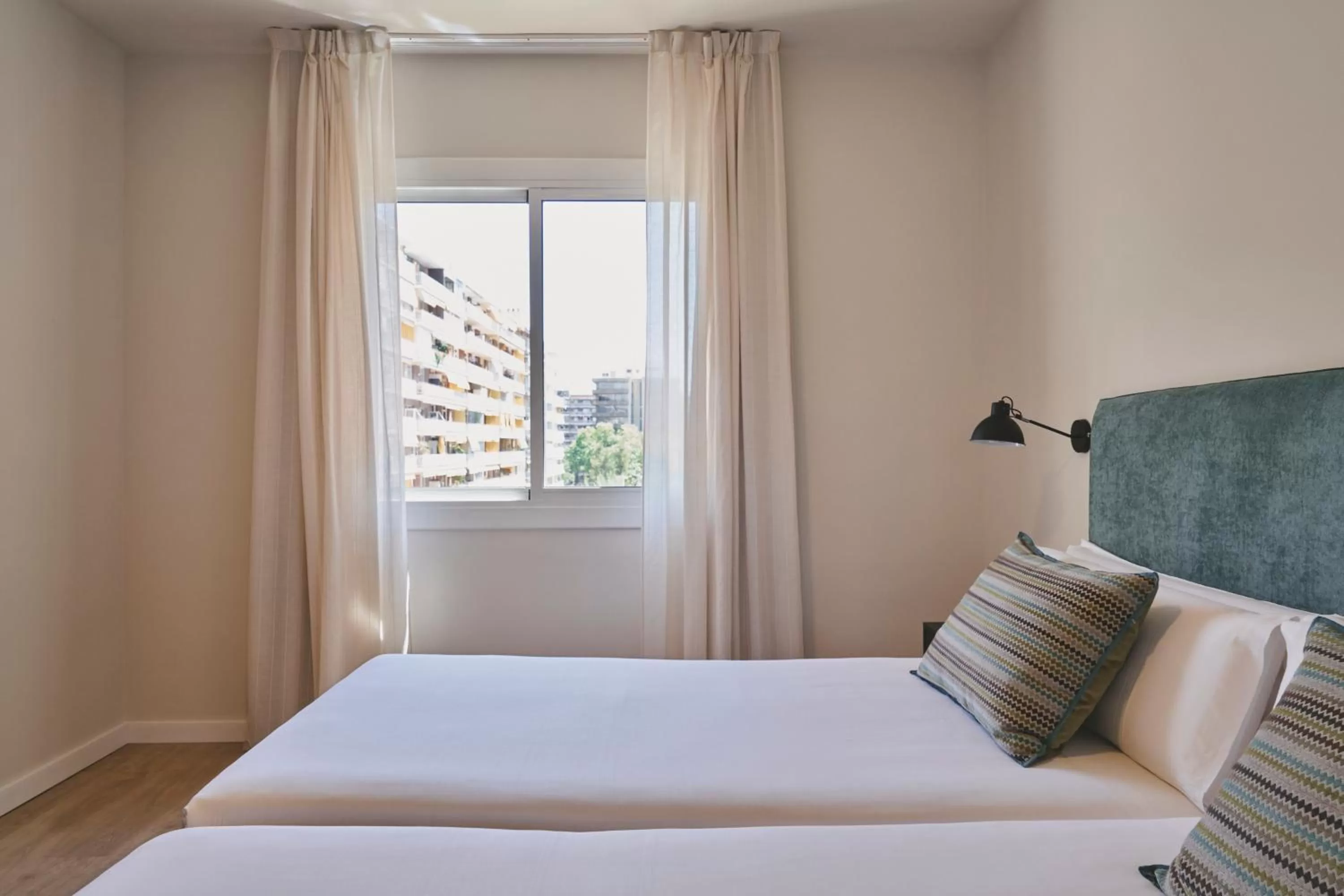 Photo of the whole room, Bed in Arenas Atiram Hotel