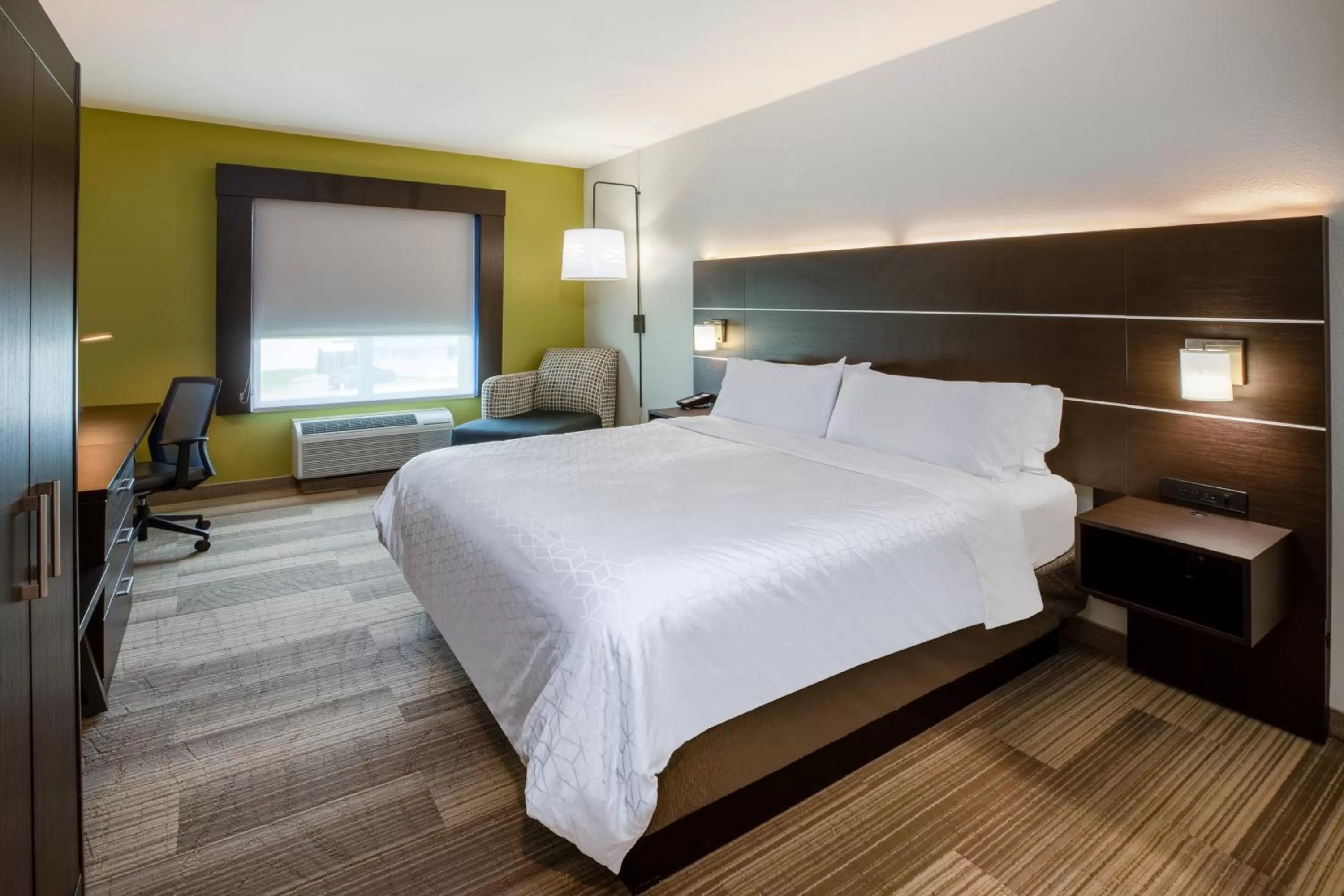 Photo of the whole room, Bed in Holiday Inn Express & Suites Rockport - Bay View by IHG