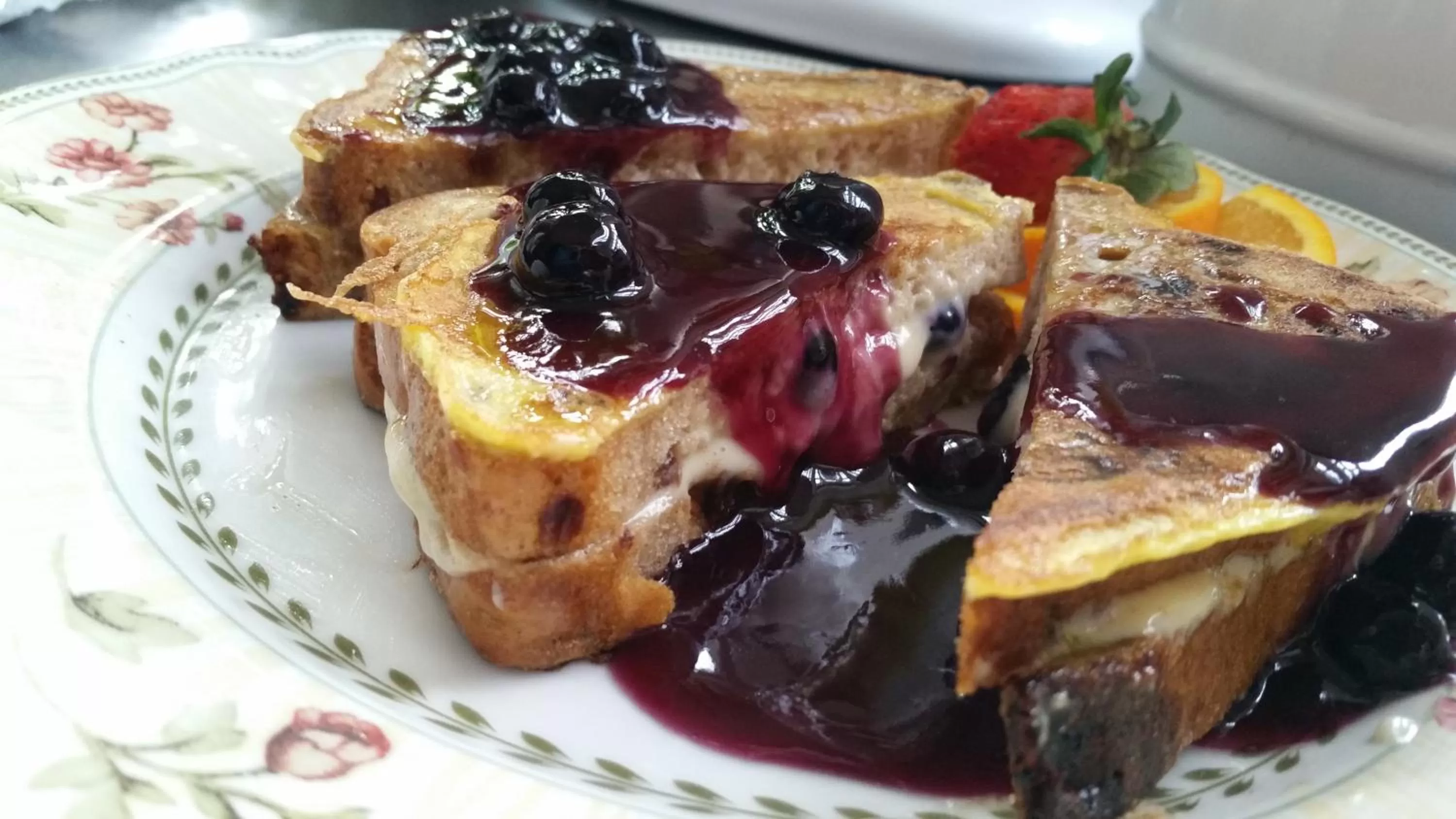 Breakfast in A Williamsburg White House Inn