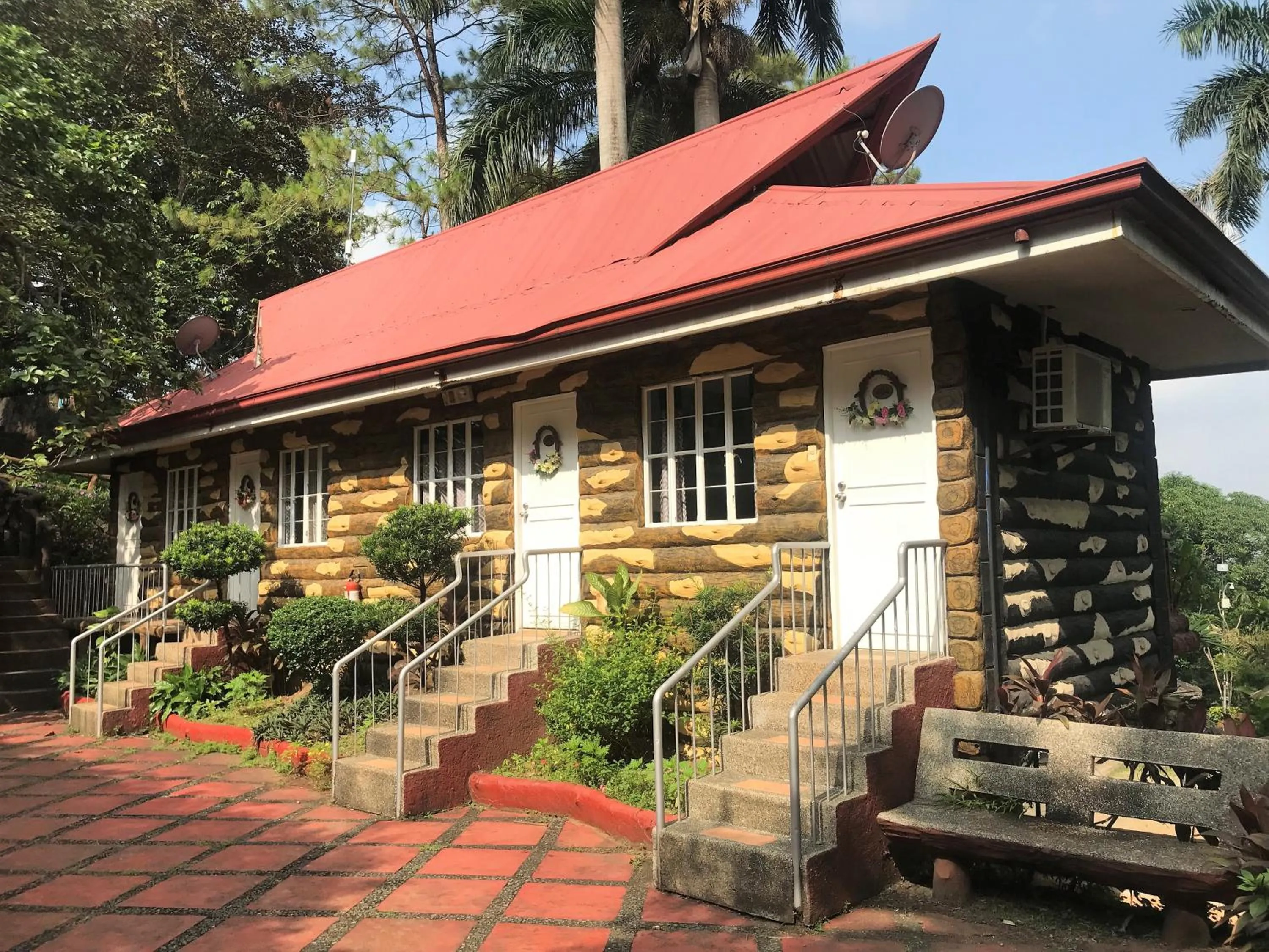 Toilet in Loreland Farm Resort