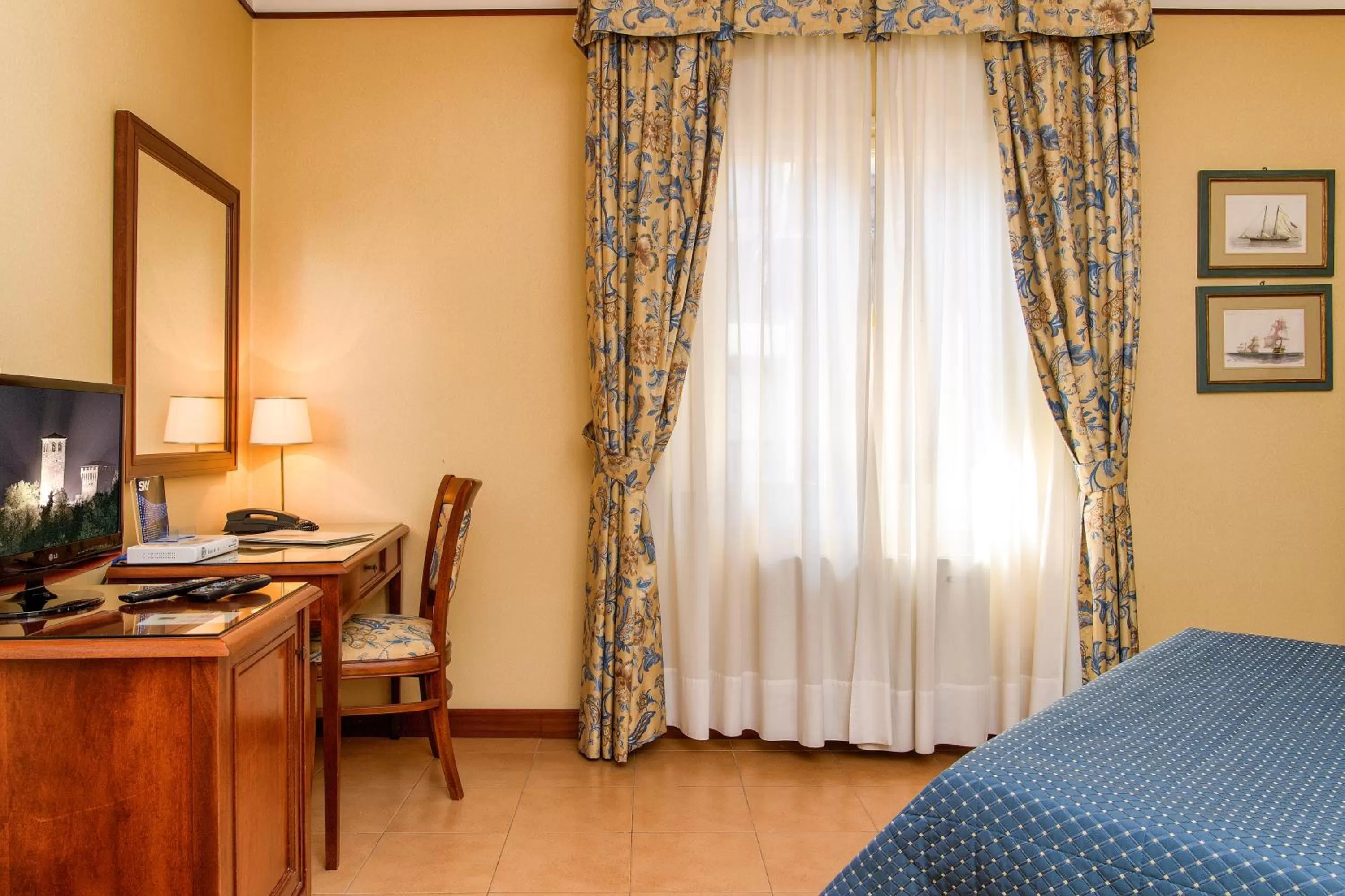 Photo of the whole room, Bed in Albergo Reggio
