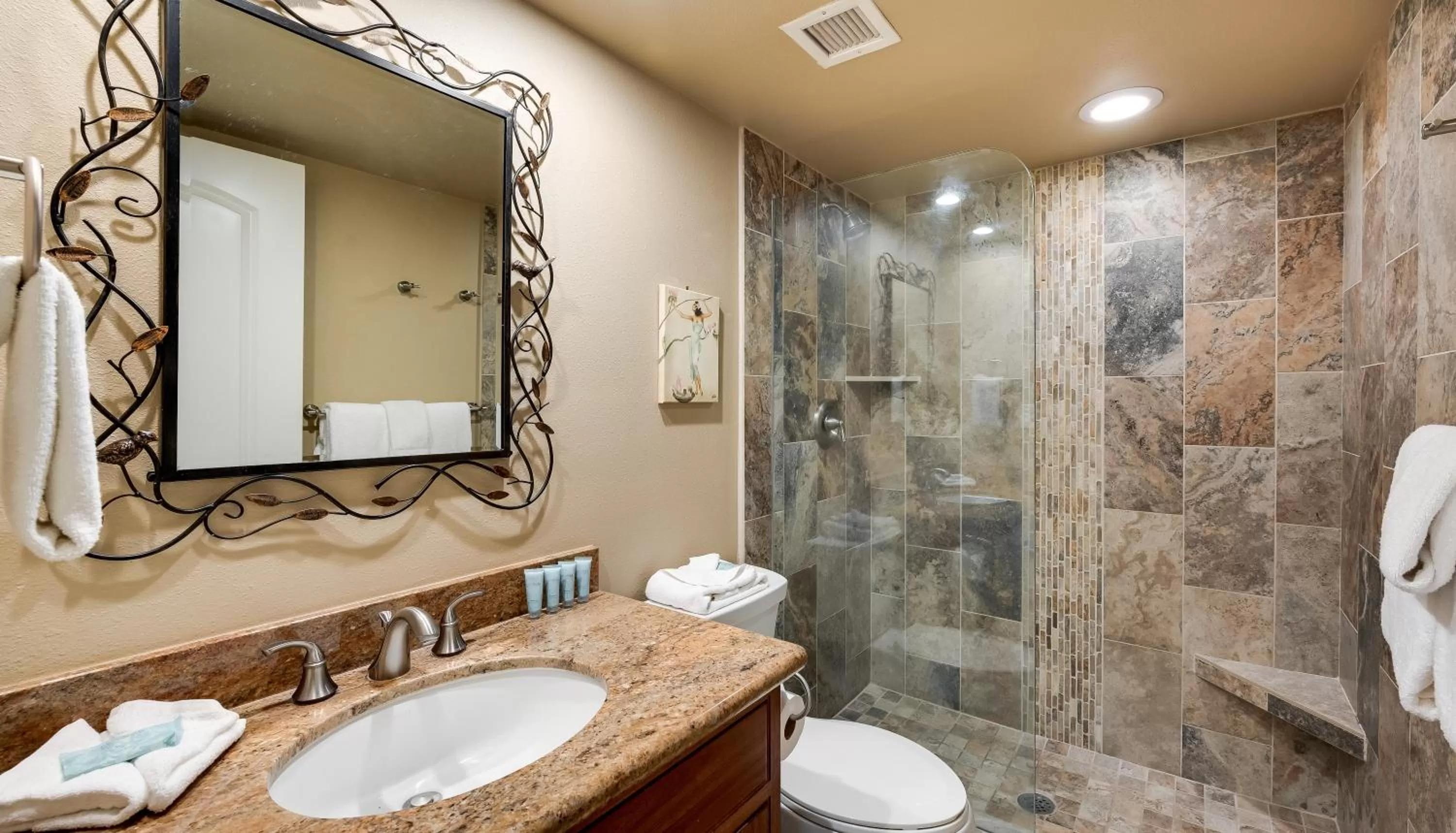 Bathroom in Castle Maui Banyan