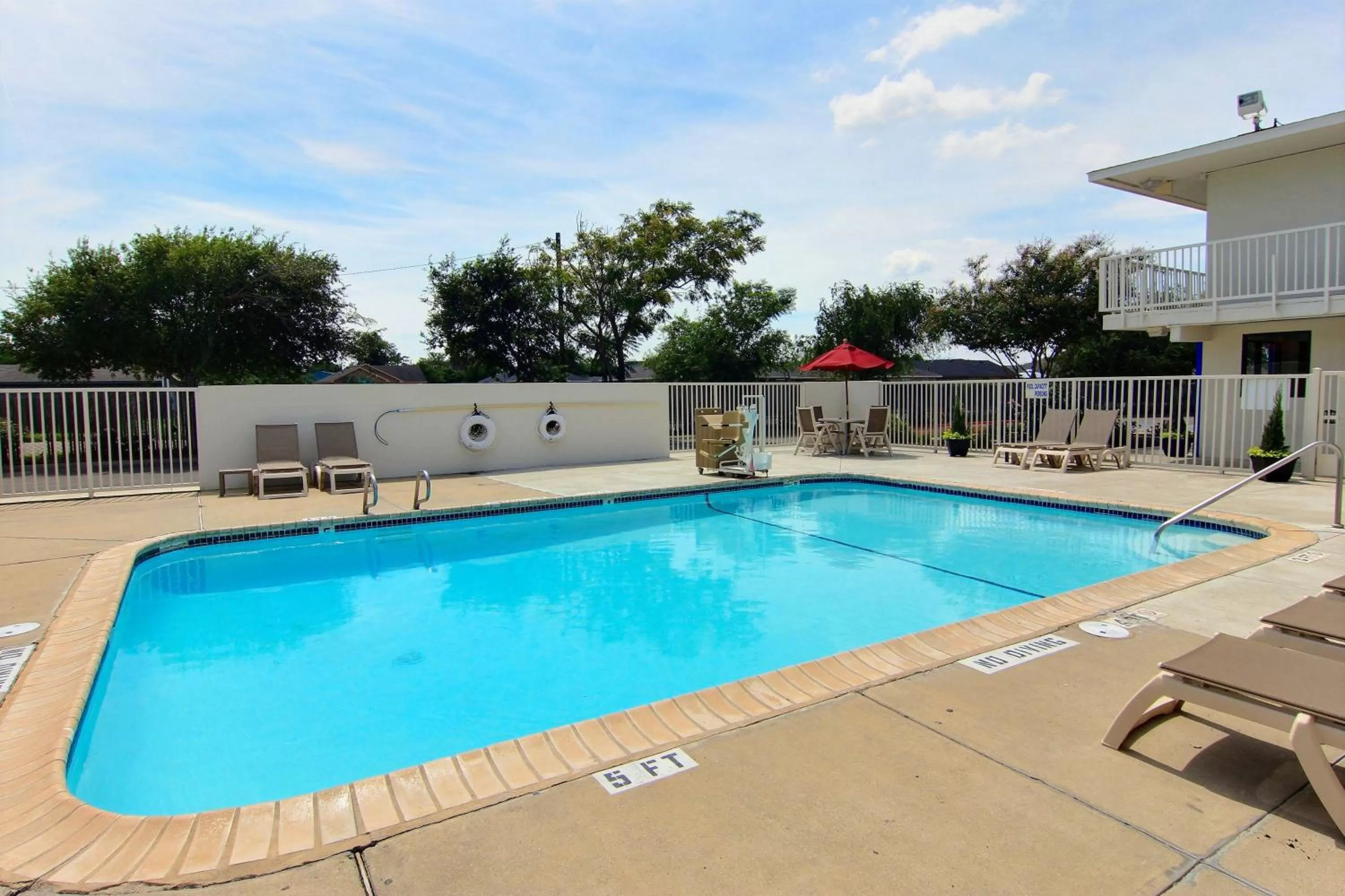 Swimming pool in Motel 6-Corpus Christi, TX - Northwest