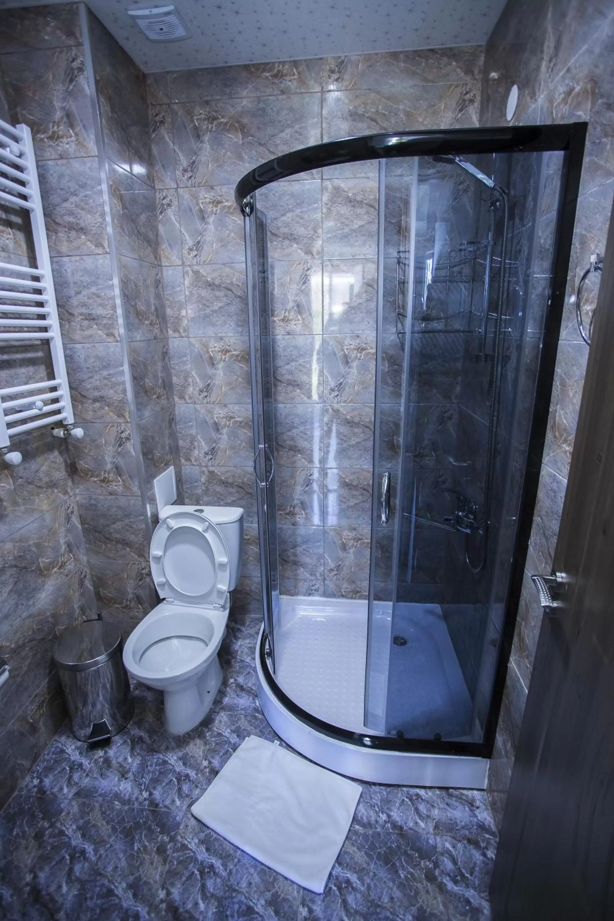 Bathroom in Hotel Garanti