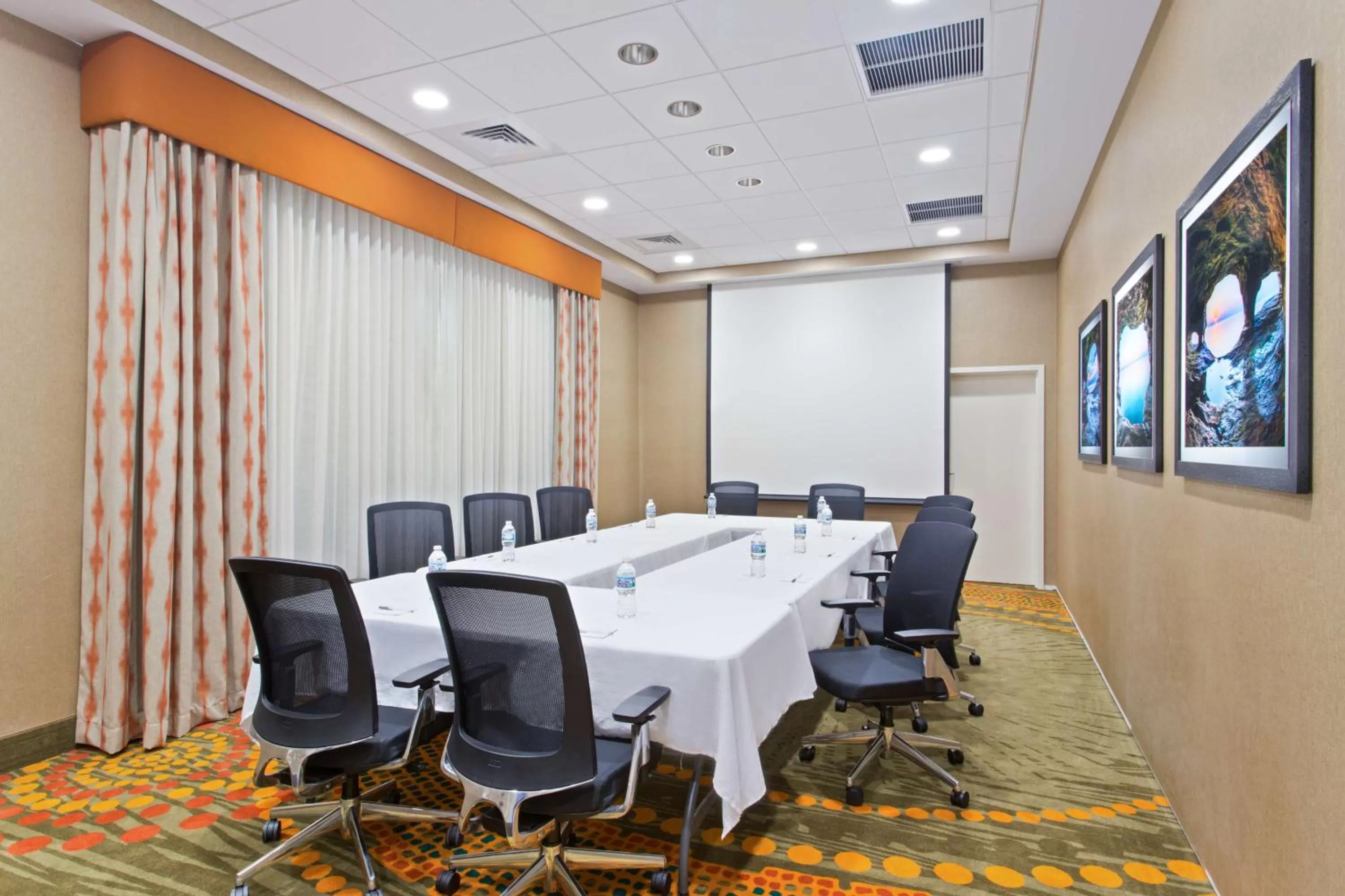 Meeting/conference room in Hampton Inn Sault Ste Marie, MI