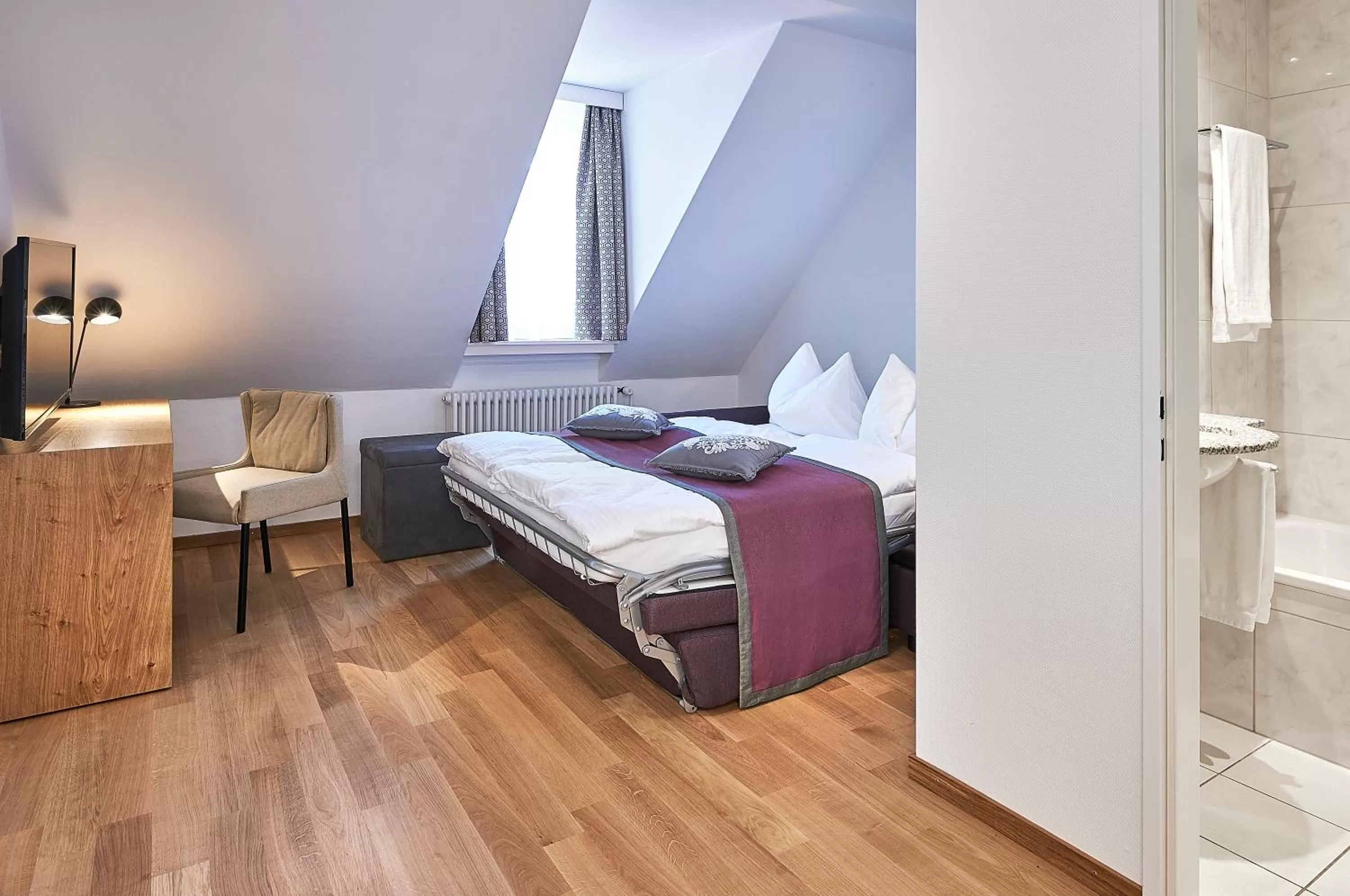 Photo of the whole room, Bed in Hotel Central Luzern