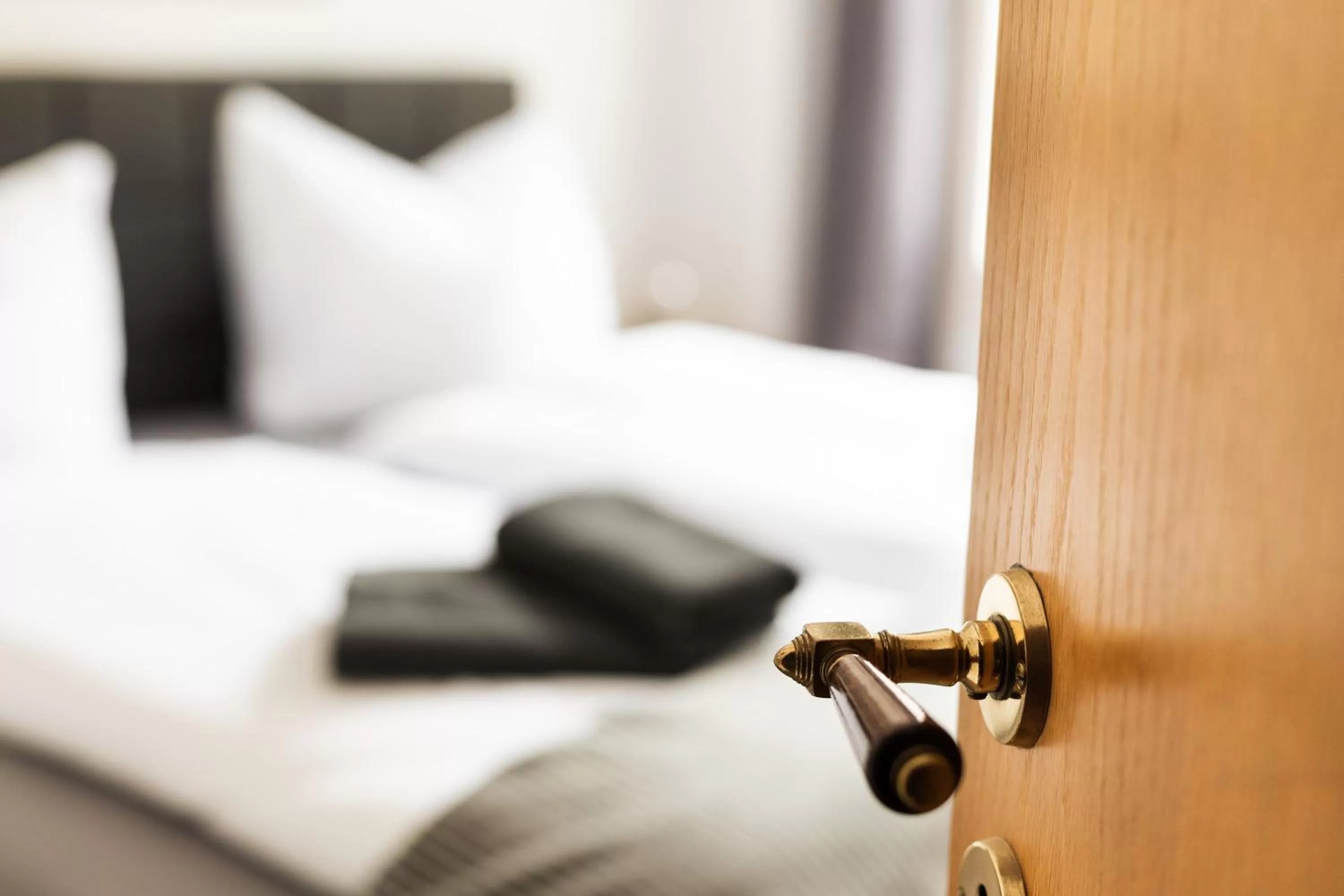 Bed in Apartments an der Oper - Innenstadt - Zentral - Küche - Wifi - Powered by Ko-Living