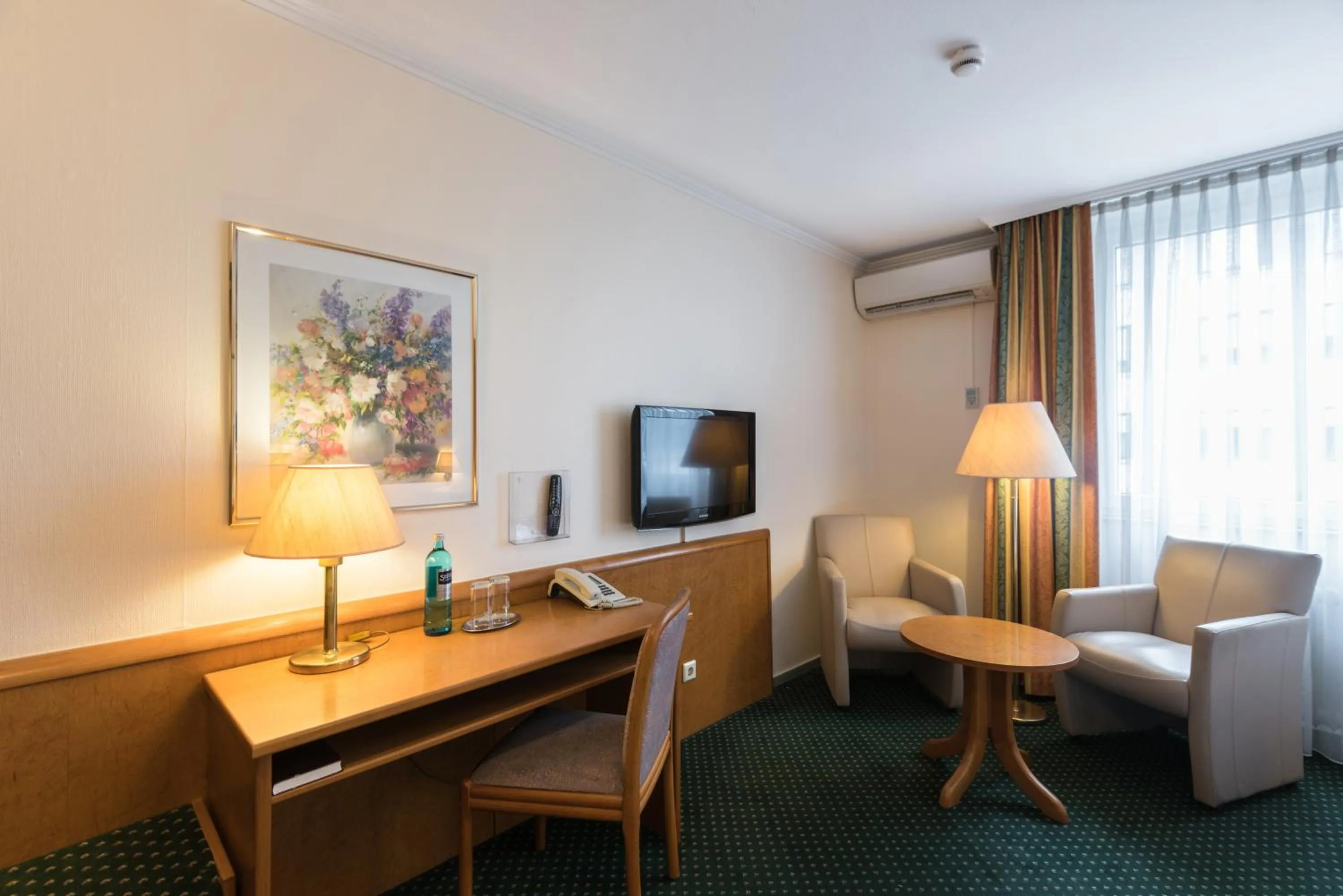 Seating area in Hotel Belmont Classic