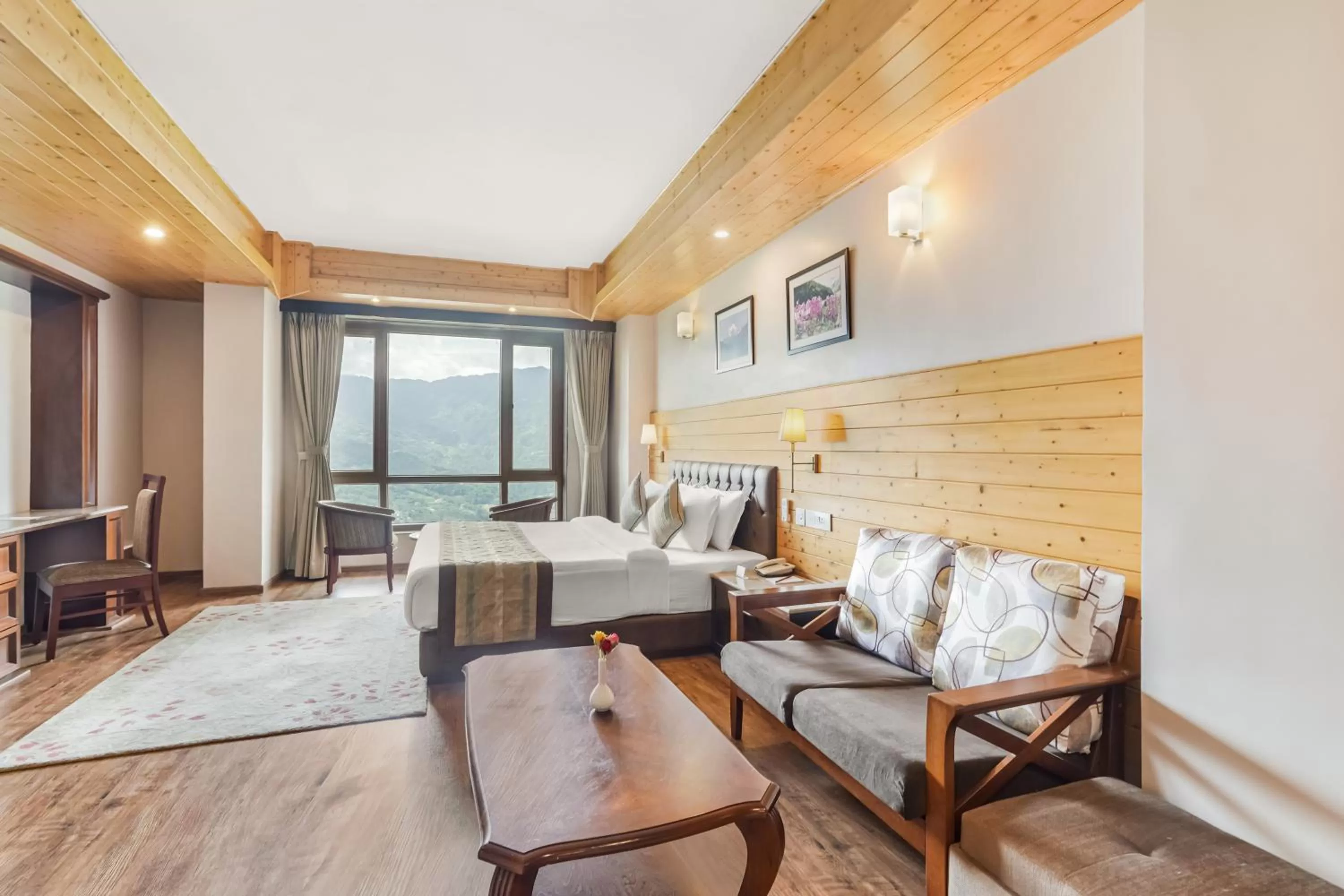 Bed, Seating Area in Summit Alpine Abode Hotel