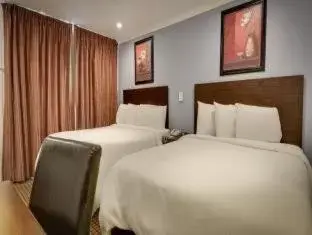 Two Queen Beds Smoking in Vagabond Inn San Pedro Two Queen Beds Smoking in Vagabond Inn San Pedro