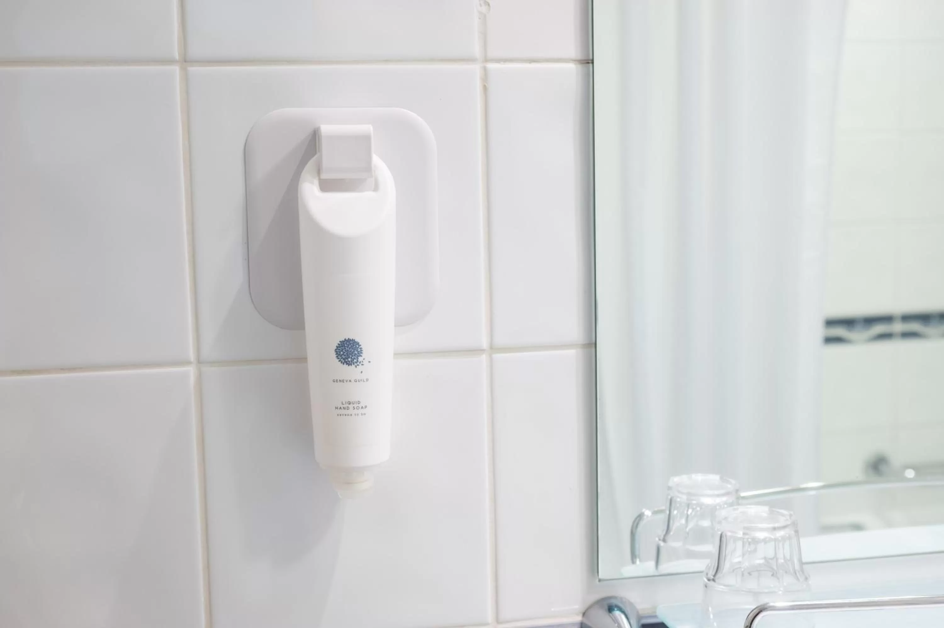 Bathroom in Antelope by Greene King Inns