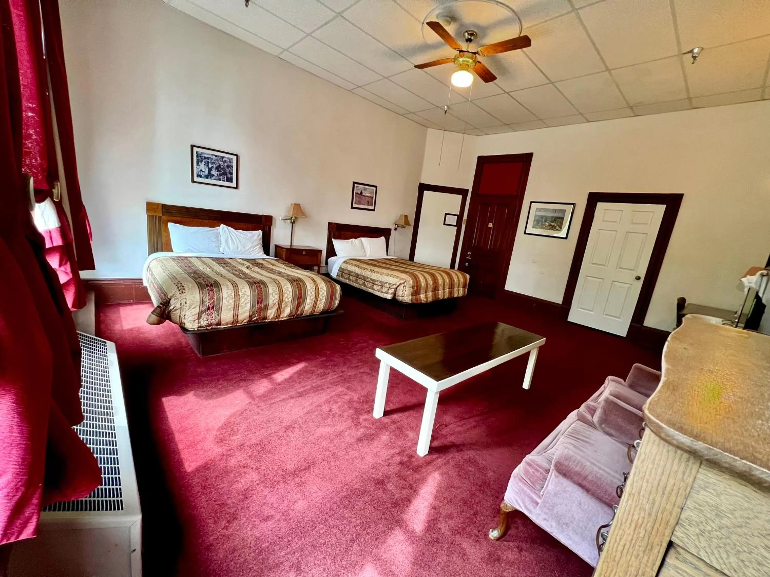 Bed in The Monarch Hotel