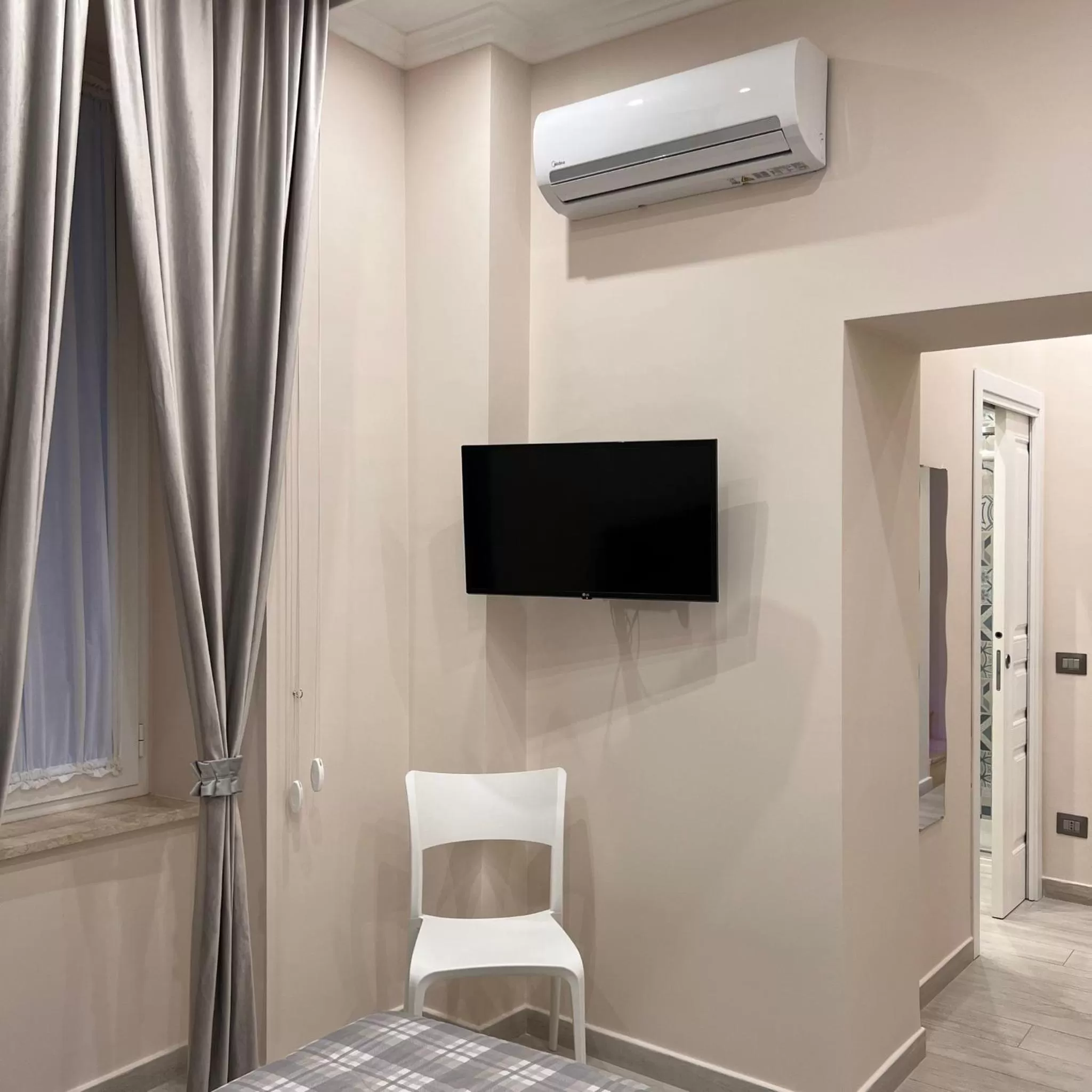 TV and multimedia, TV/Entertainment Center in Toledo Relax