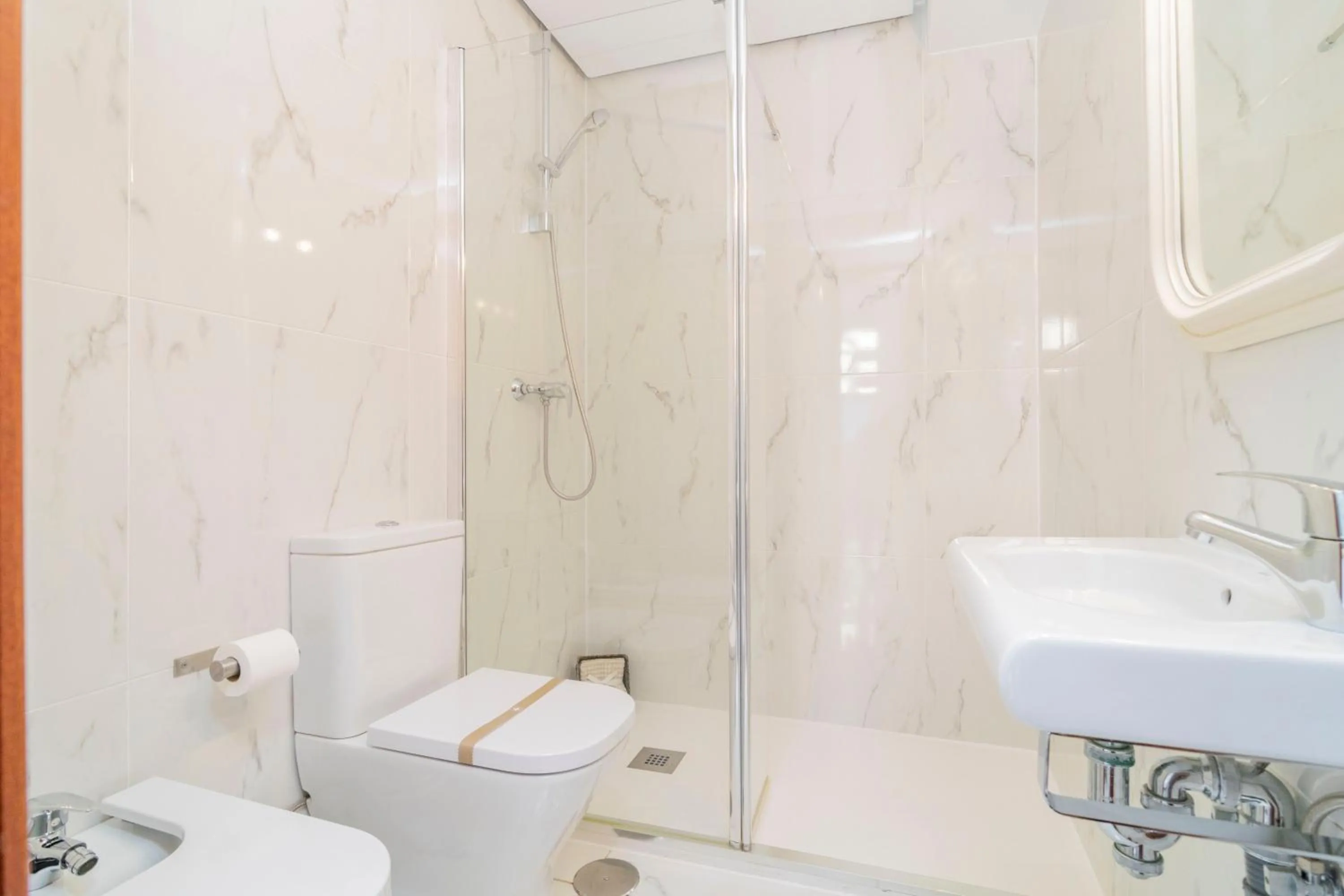 Bathroom in Far Home Gran Vía