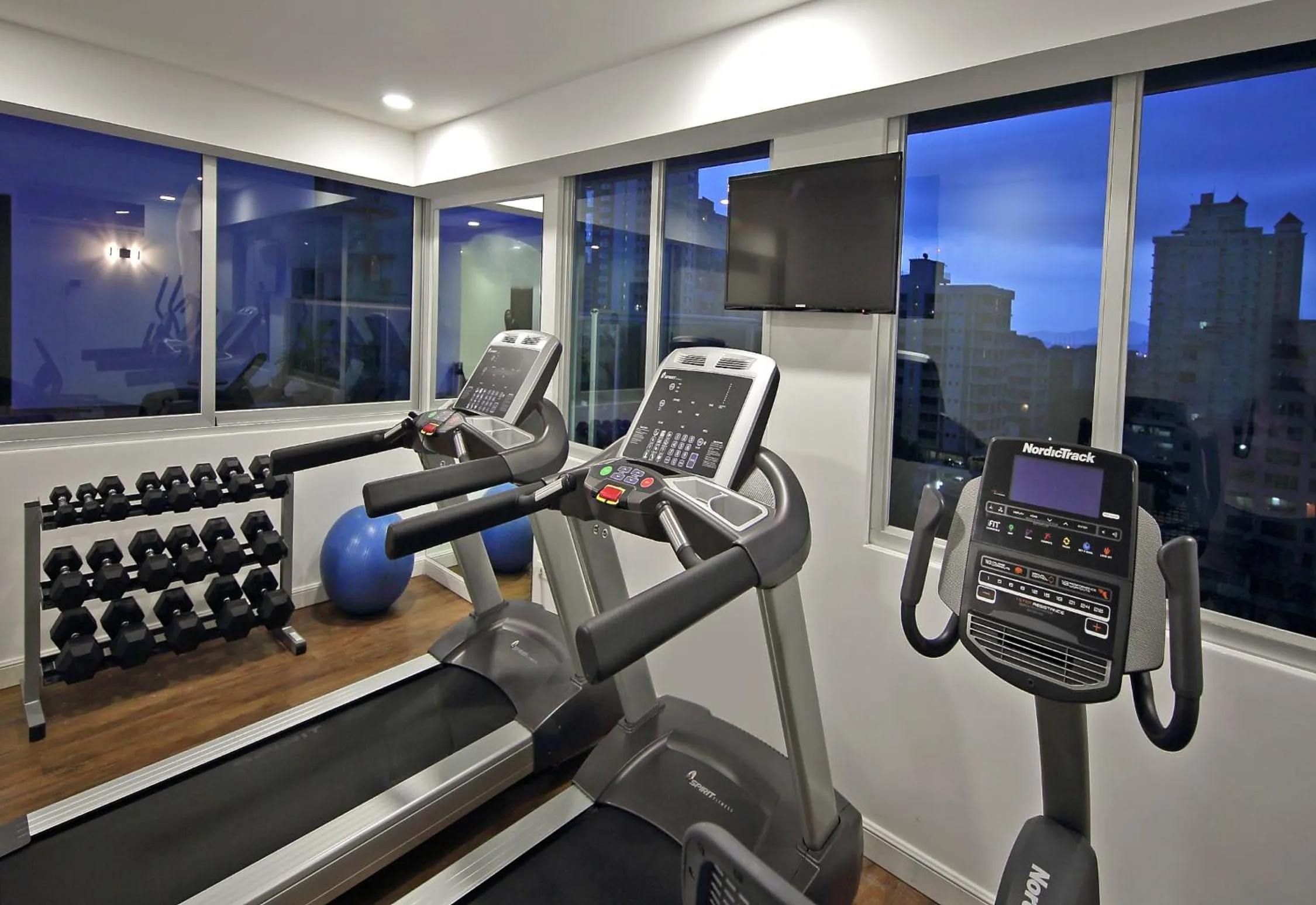 Fitness centre/facilities in Ramada by Wyndham Panama Via Argentina