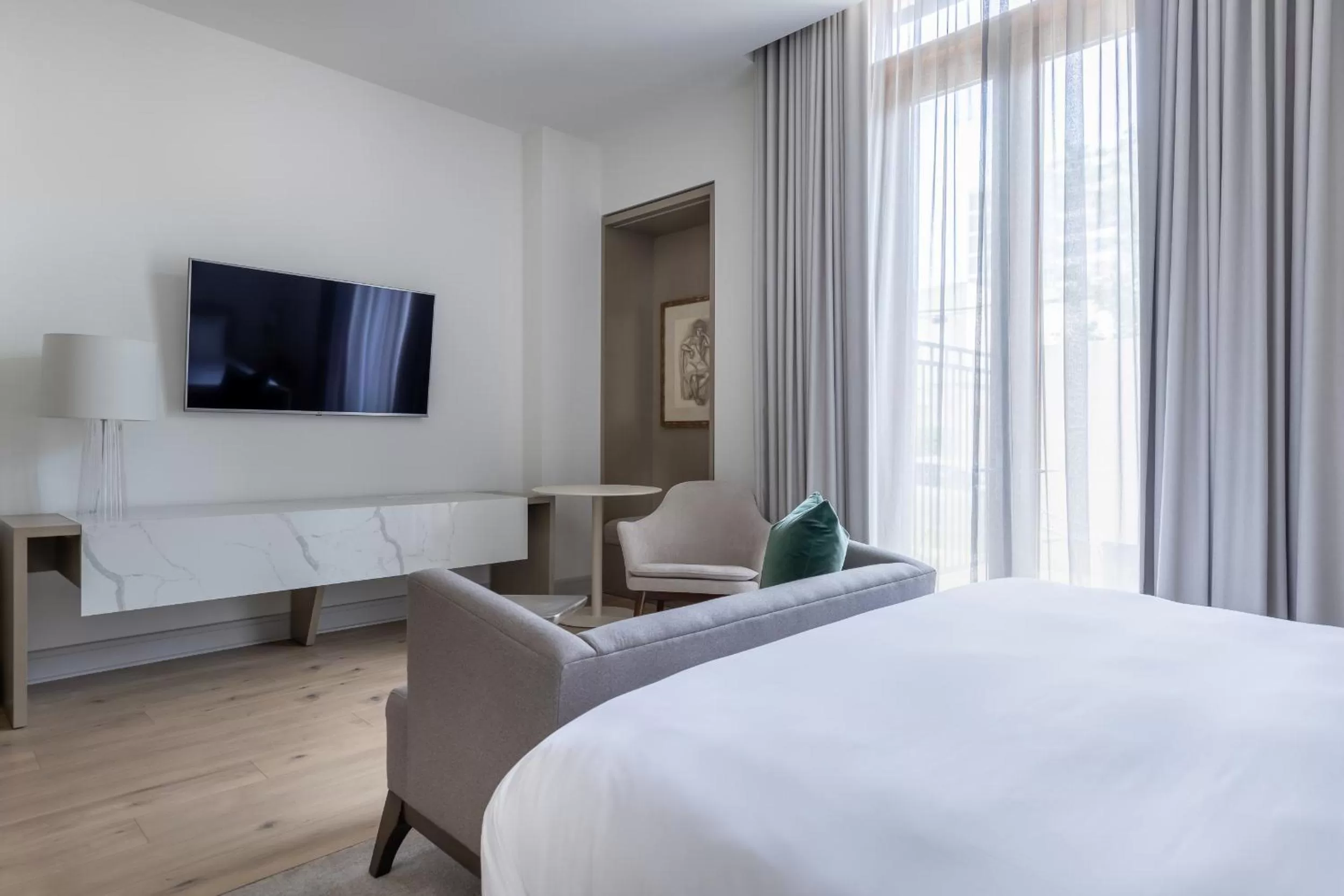 Patio, Bed in La Colombe d'Or Hotel