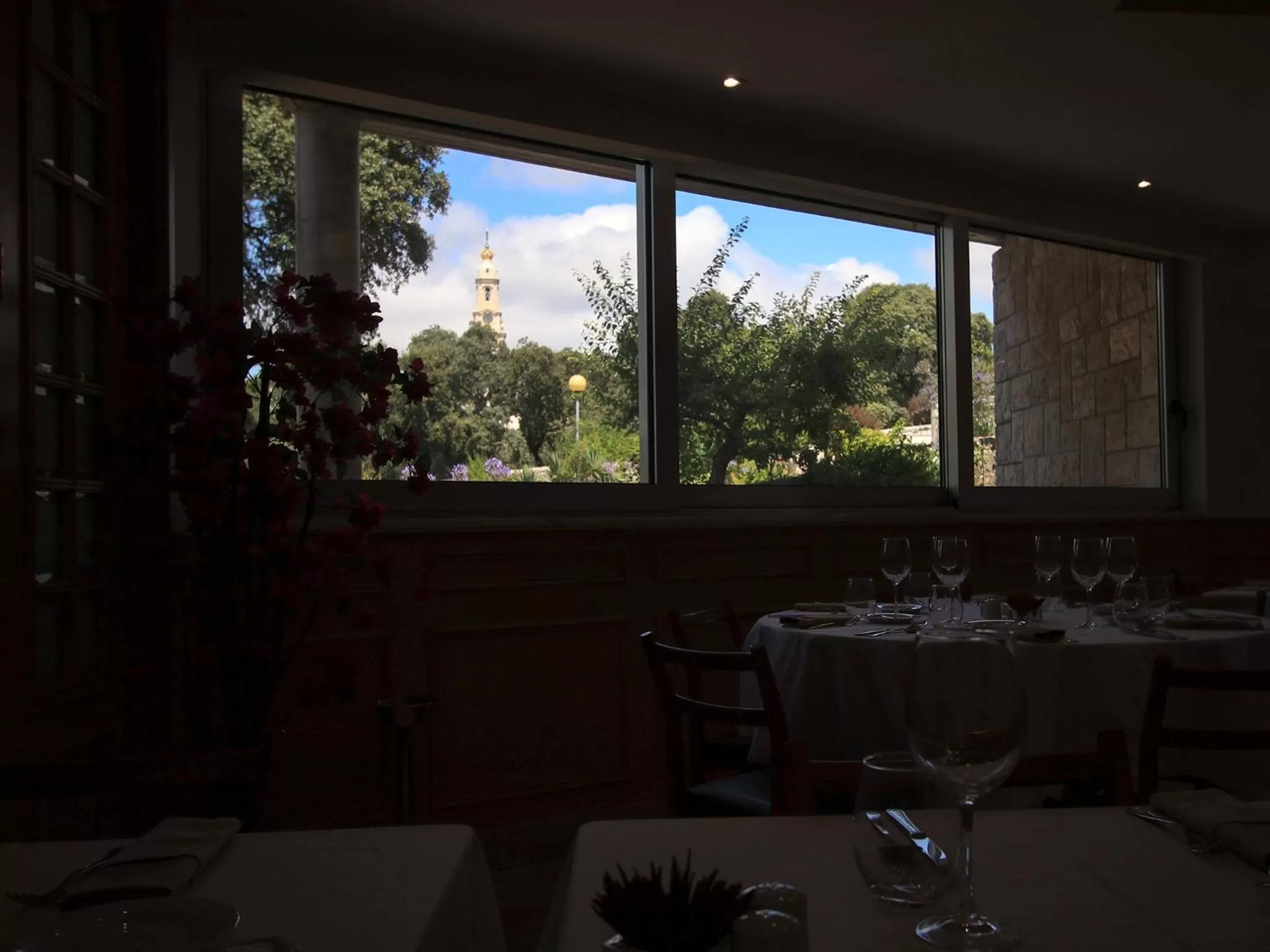 Restaurant/places to eat in Consolata Hotel