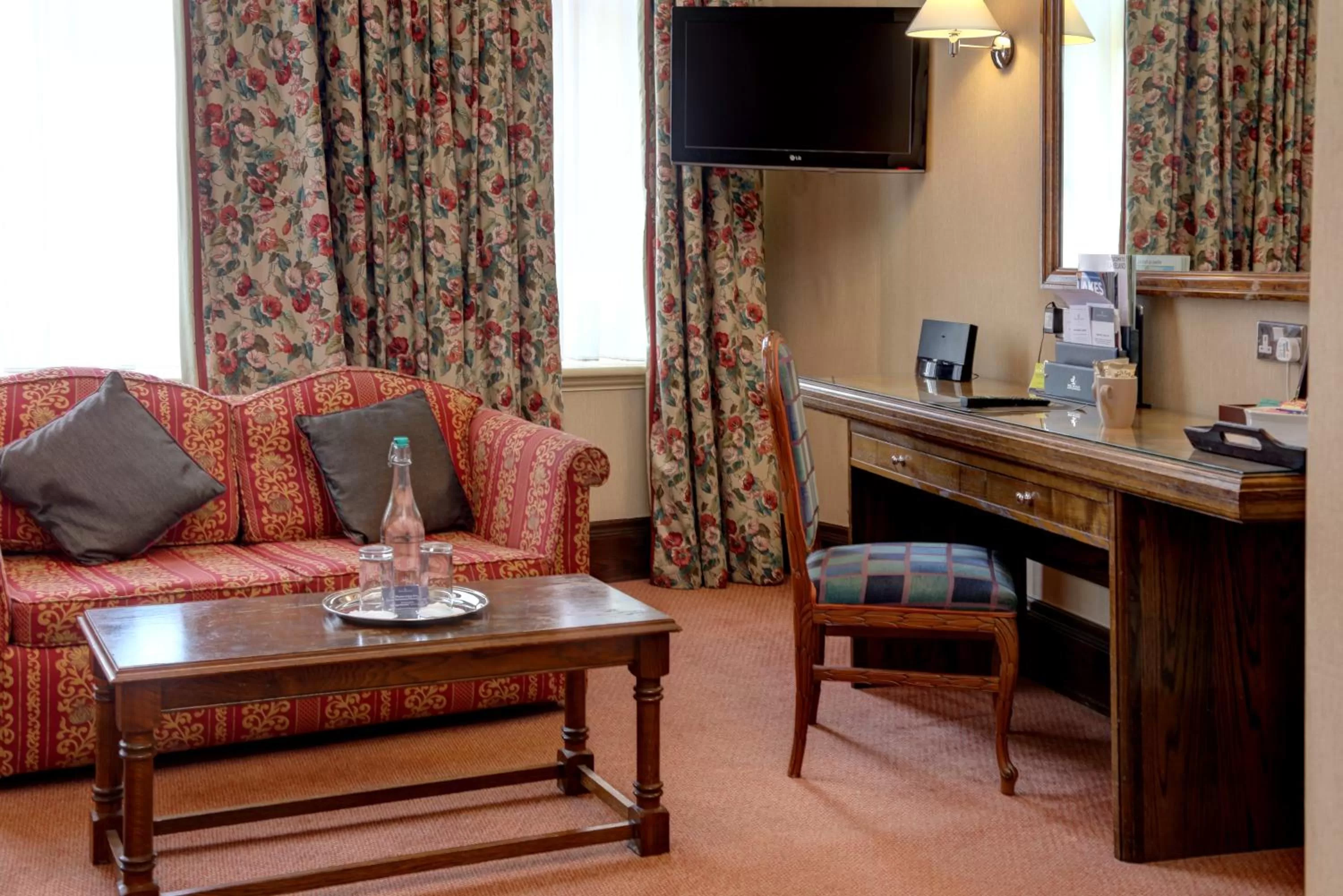 Coffee/tea facilities in Crown & Mitre Hotel