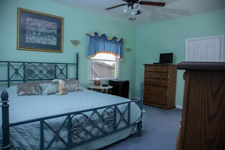 Bedroom, Bed in Rabbit Creek Bed & Breakfast