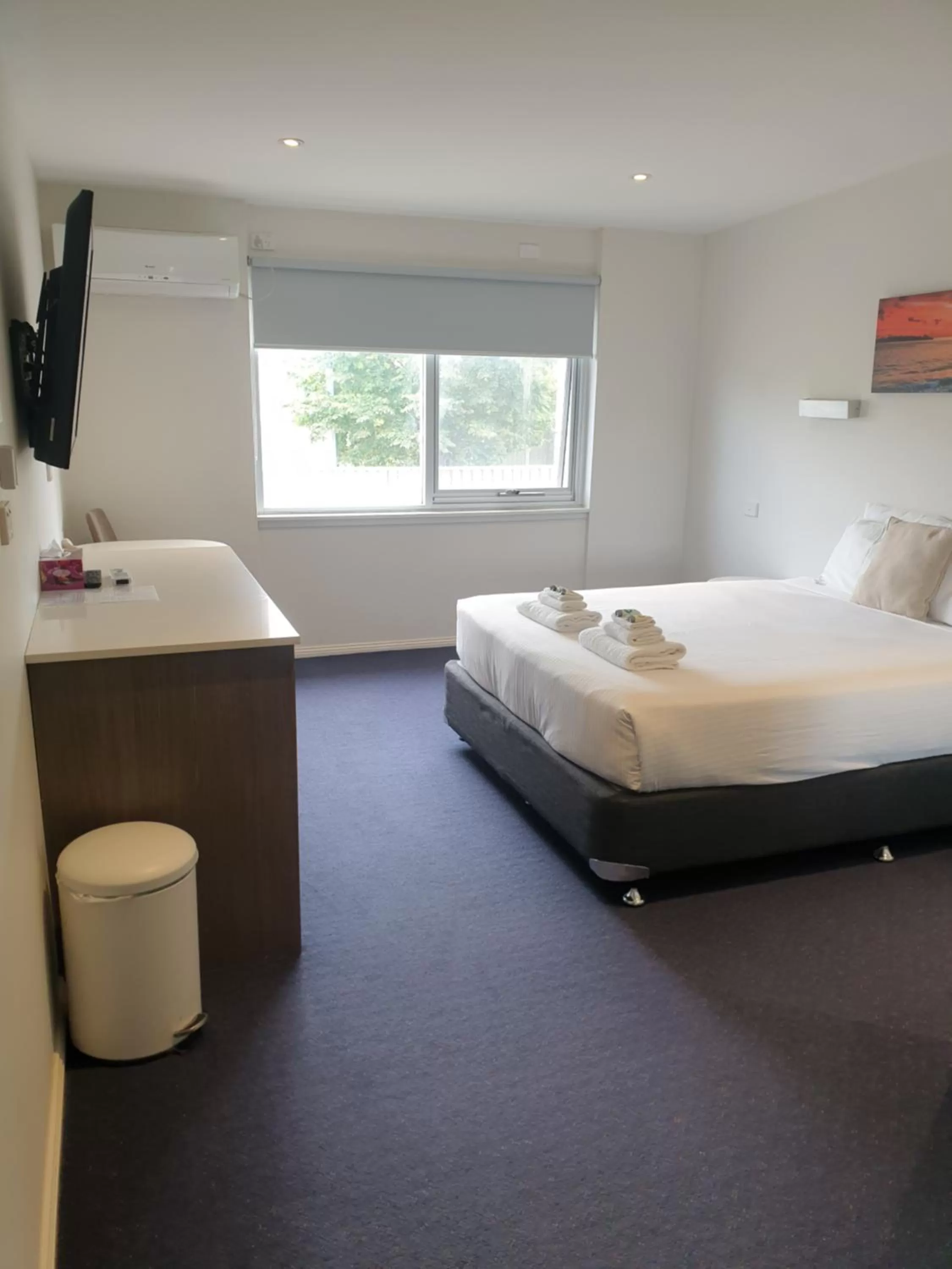 Bathroom, Bed in Carlton Suites