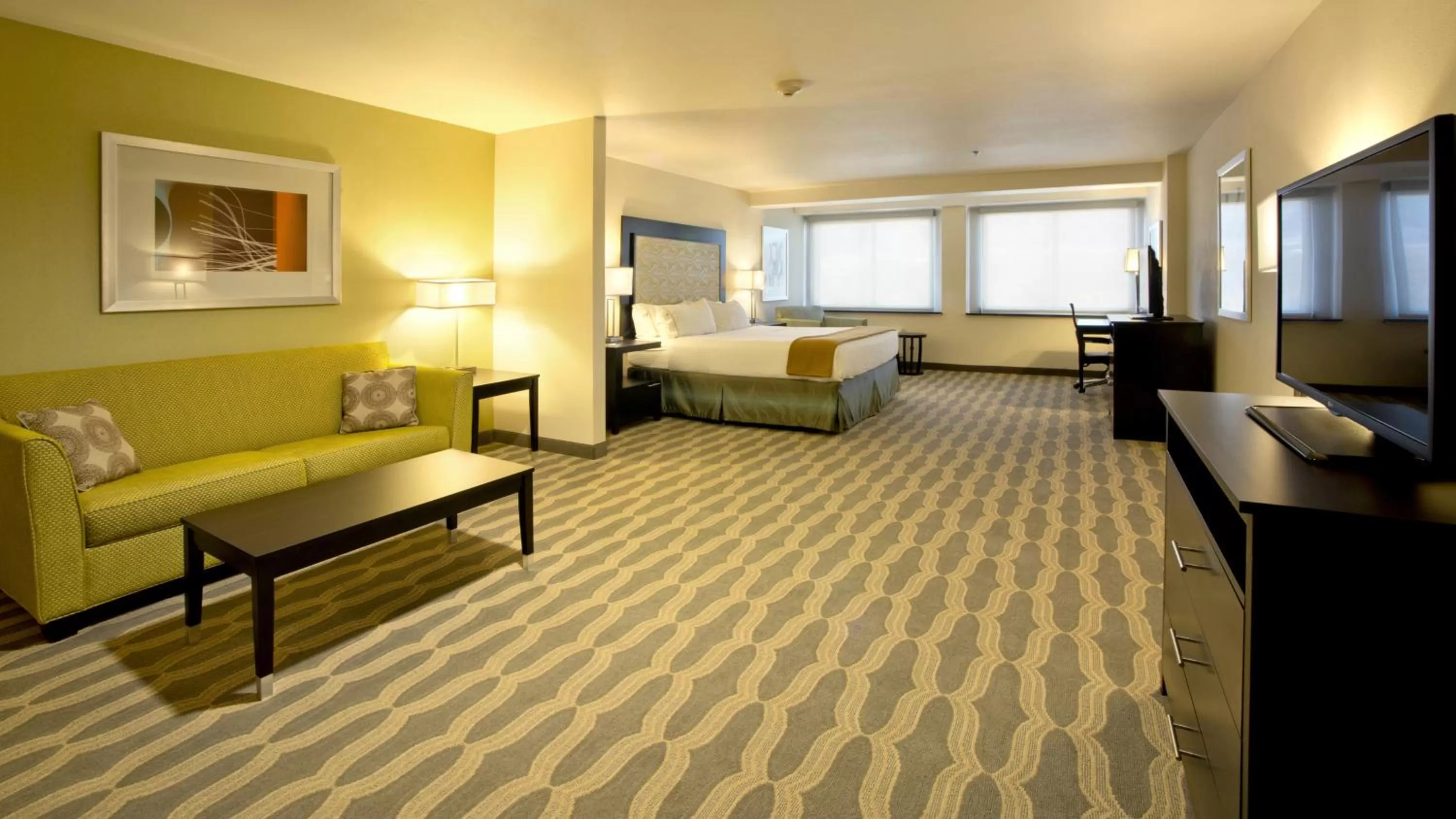 Photo of the whole room, Bed in Holiday Inn Express & Suites Colorado Springs Central by IHG