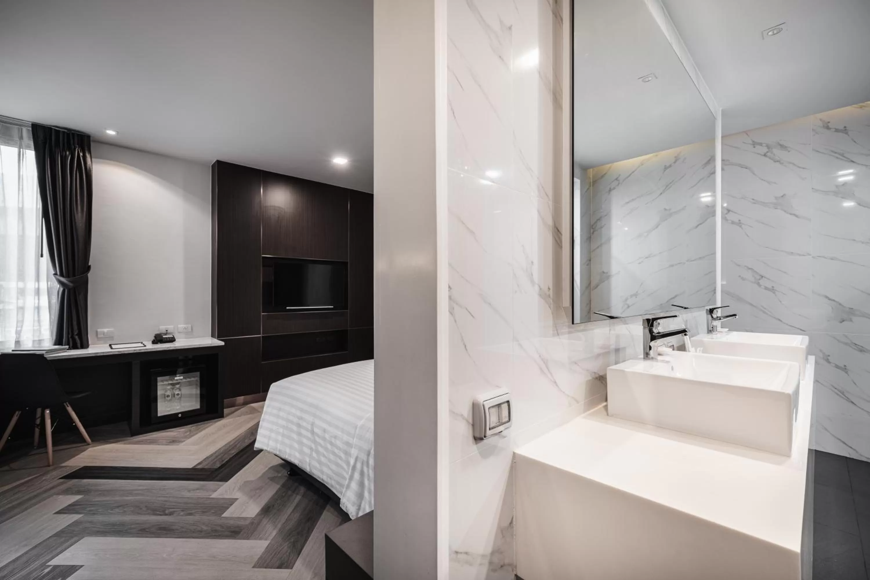 Guests, Bed in VIX Bangkok at Victory Monument