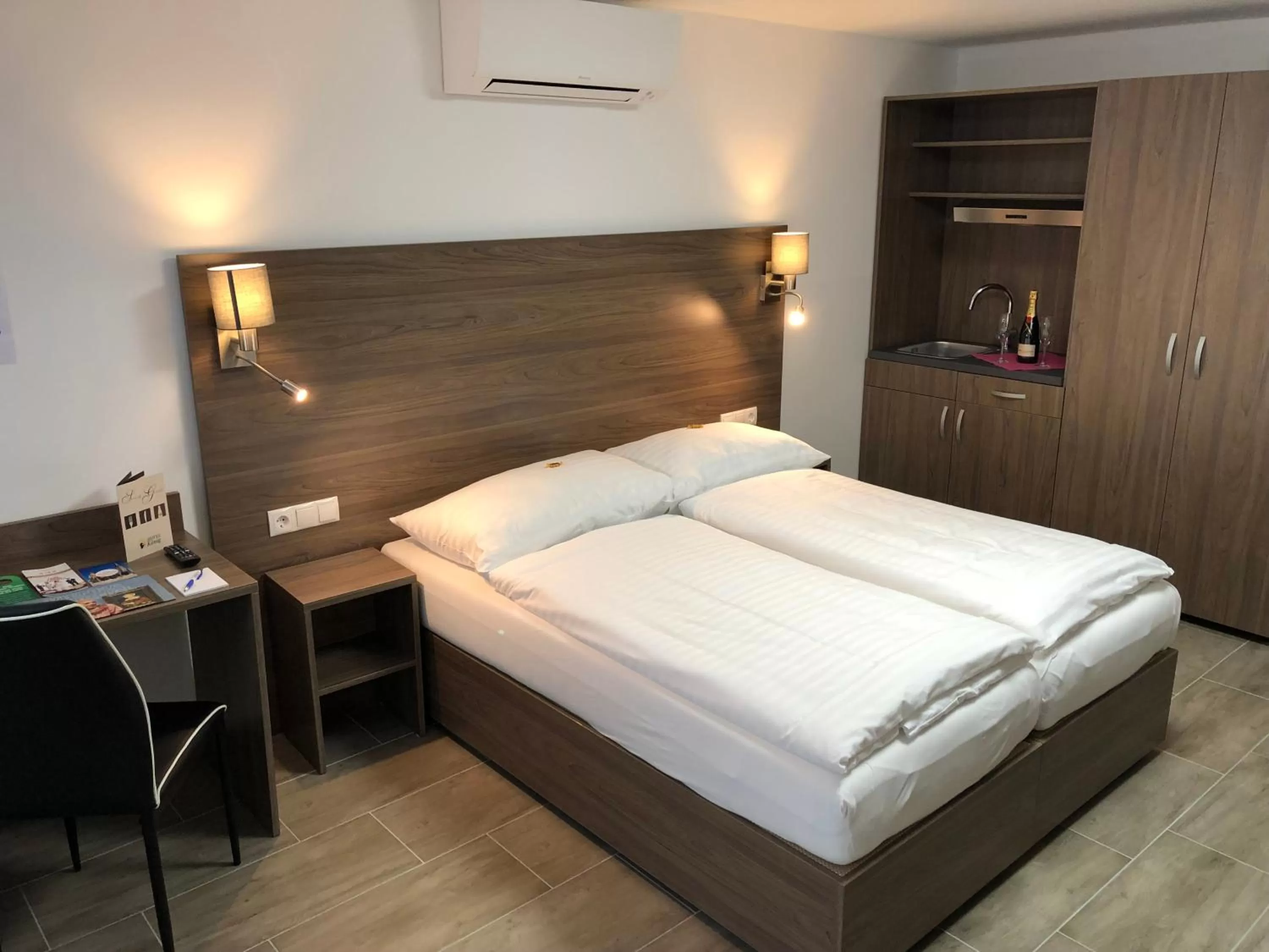 TV and multimedia, Bed in Hotel König