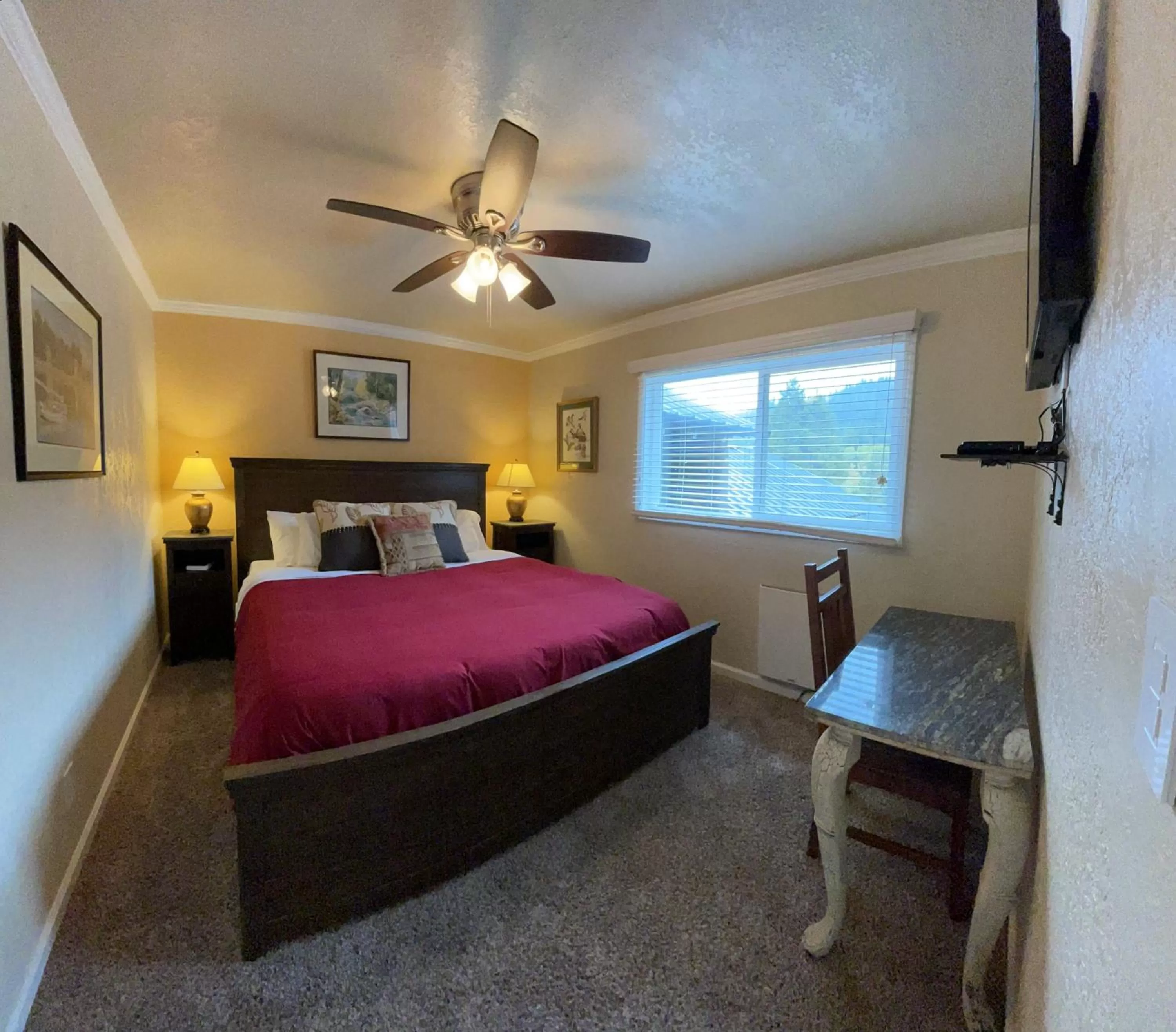 Bed in Sierra Woods Lodge