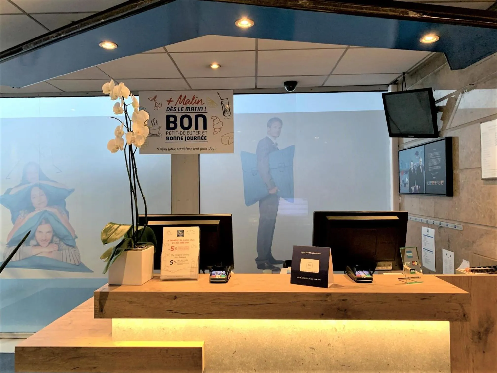 Lobby or reception in ibis budget Paris Porte de Bercy