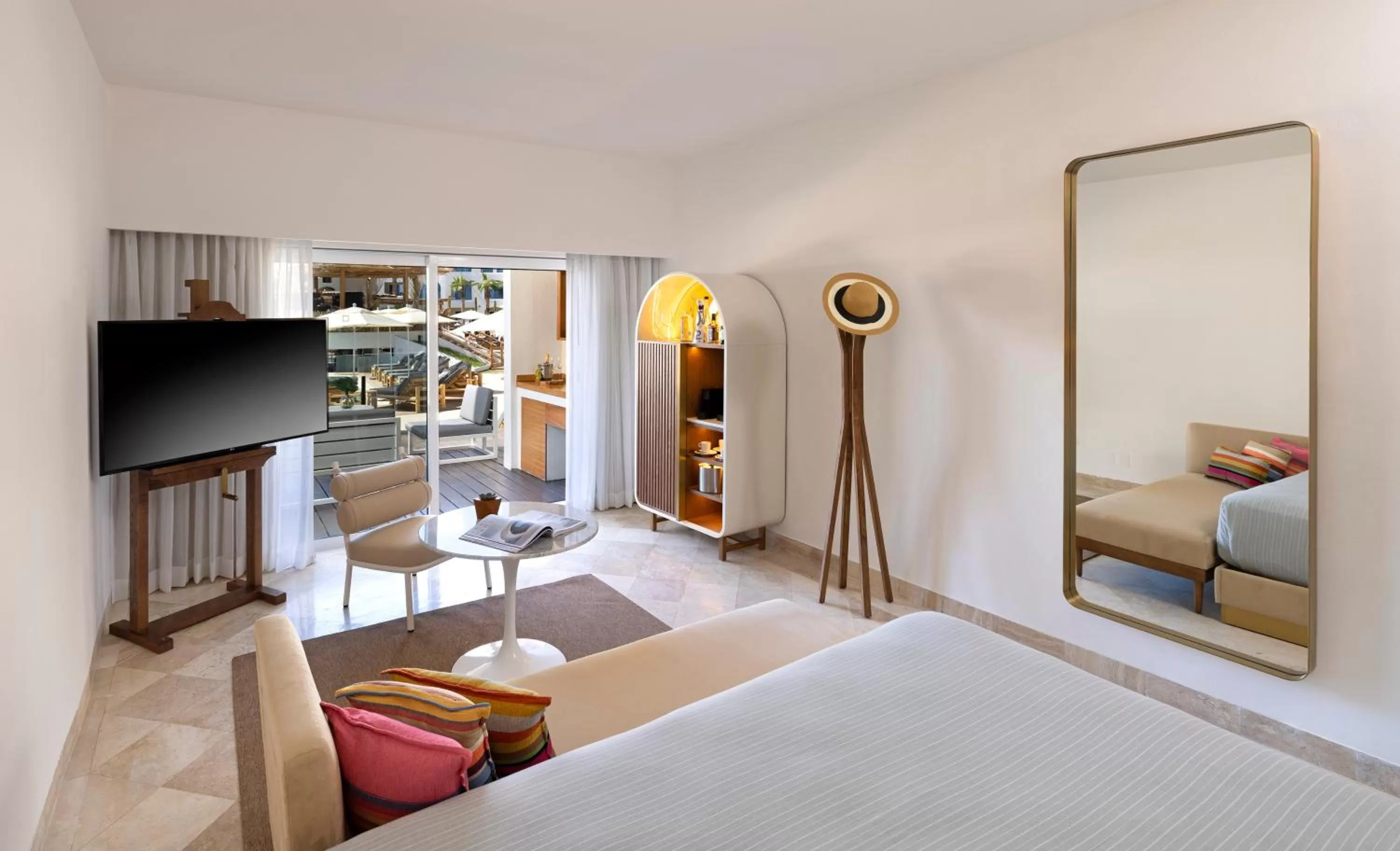 TV and multimedia, Bed in ME Cabo by Meliá