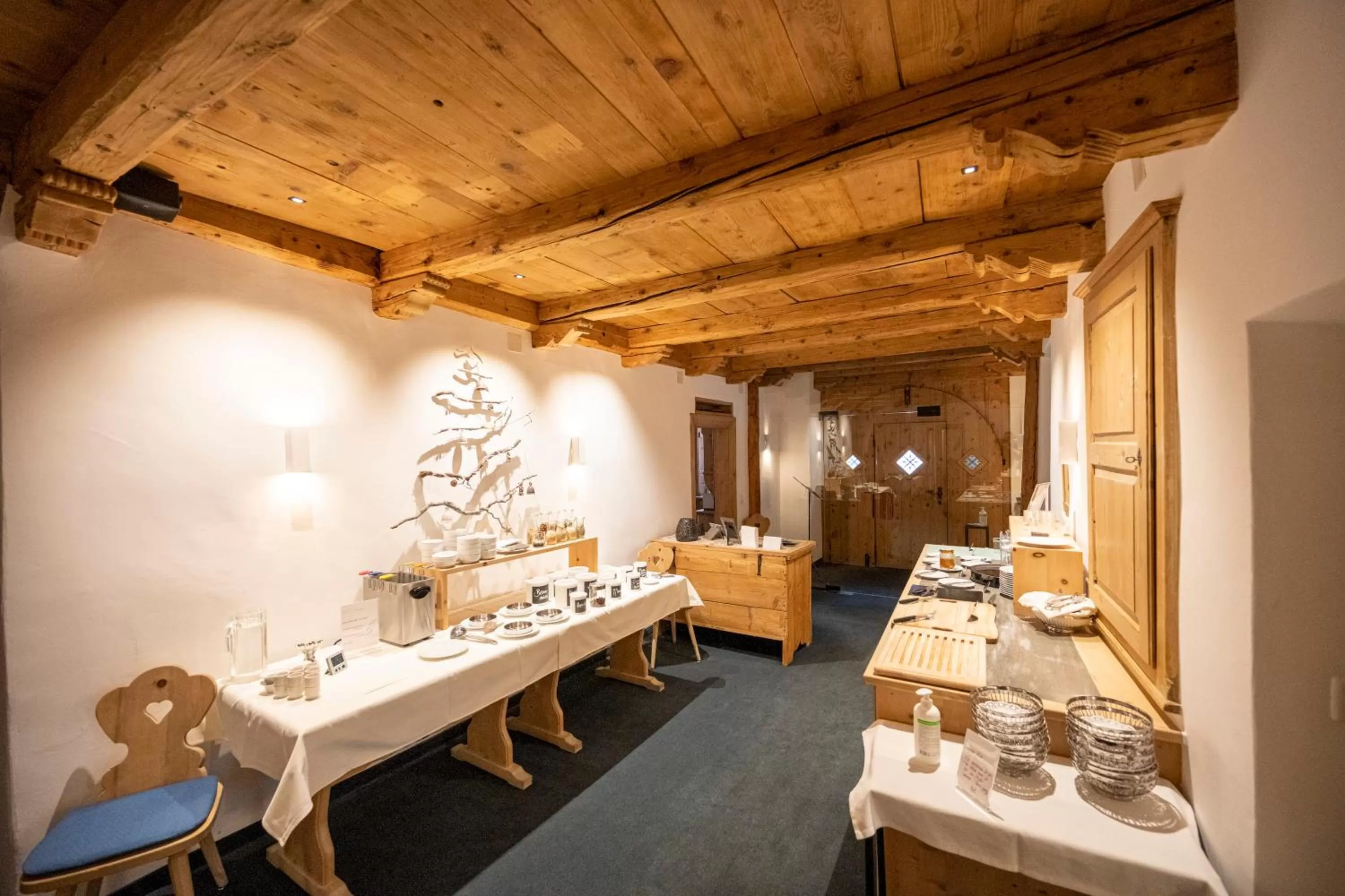 Dining area in Hotel Engiadina