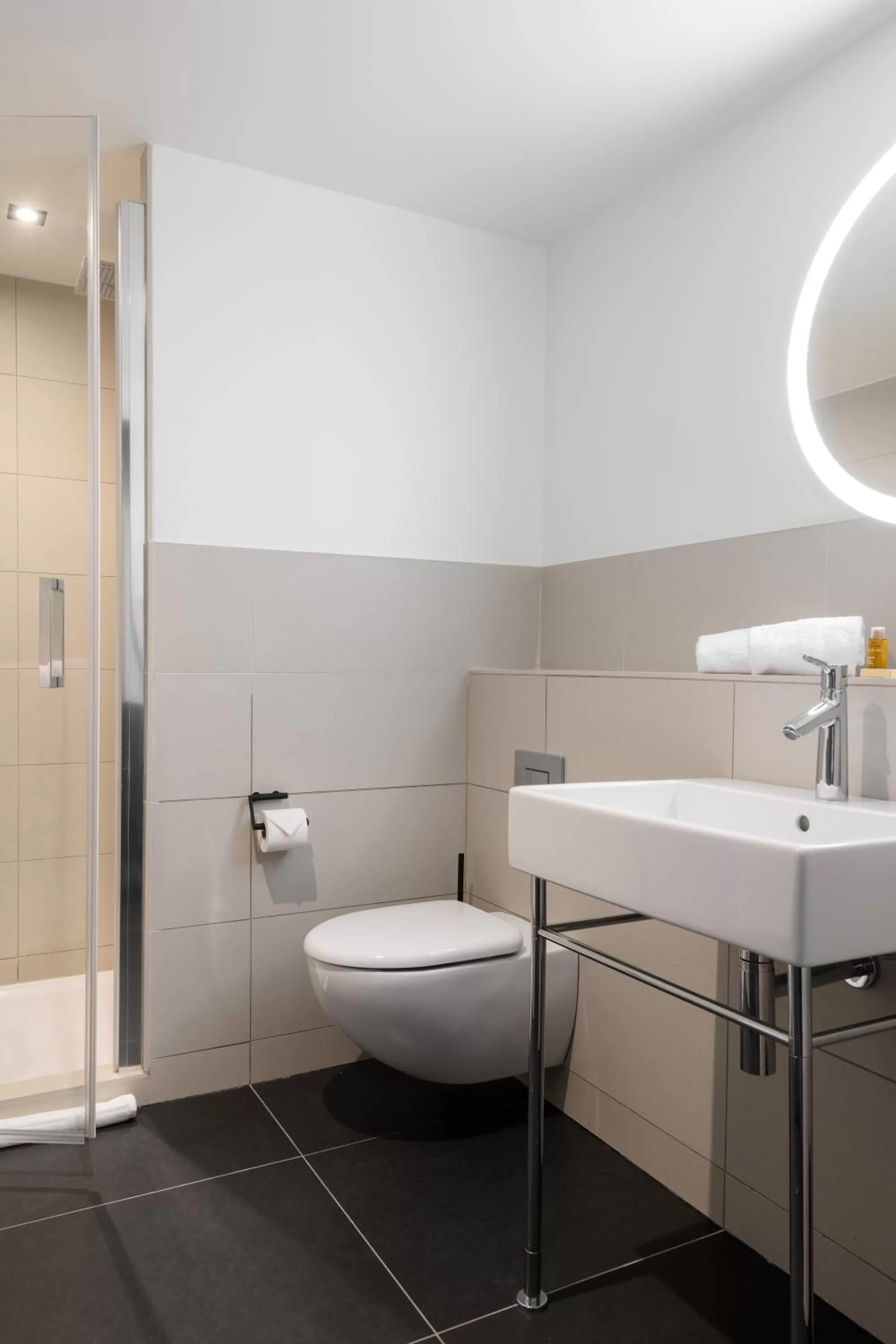 Bathroom in Mercure Bordeaux Centre Gare Atlantic