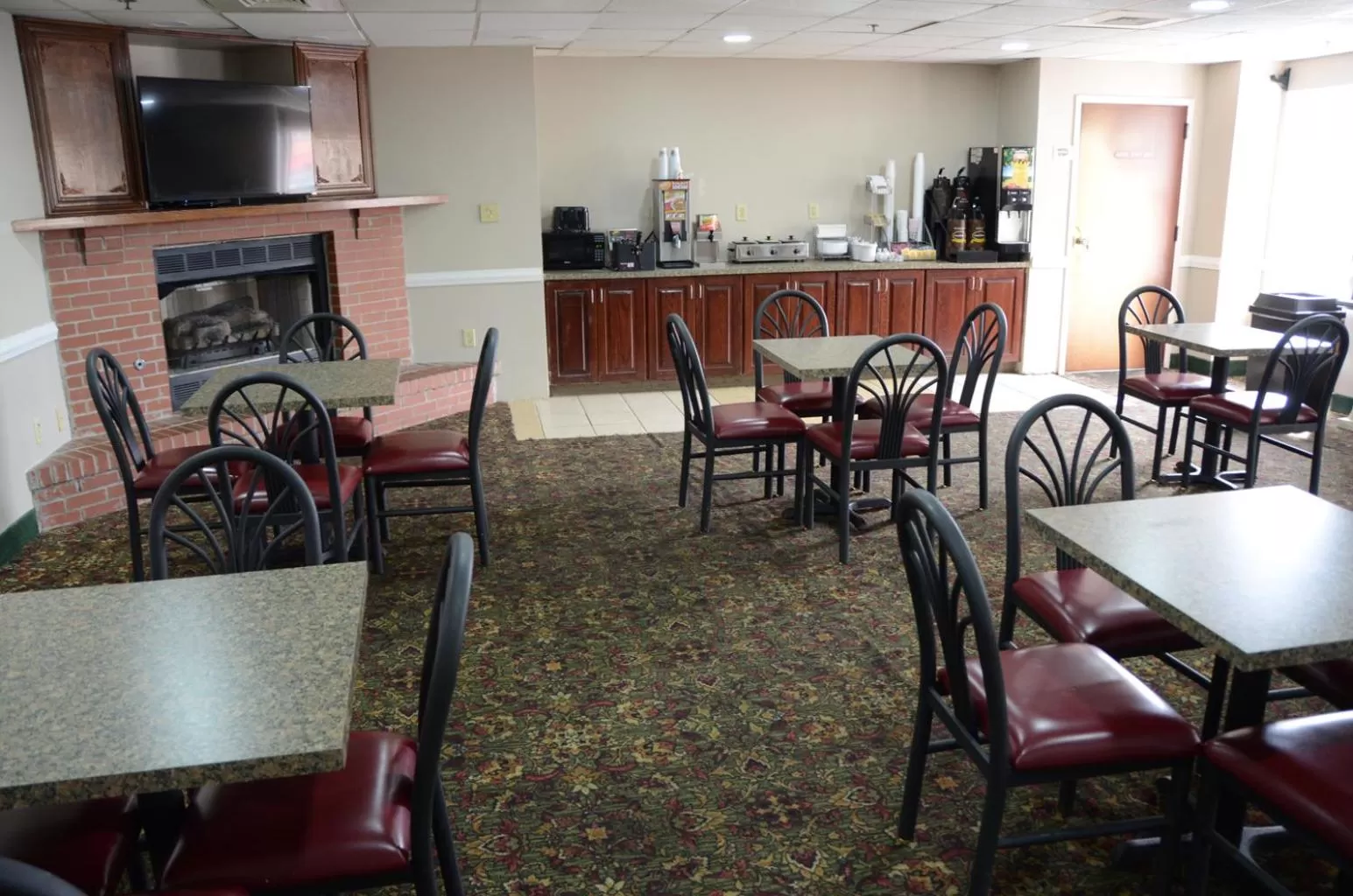 Super 8 by Wyndham Louisville/Expo Center