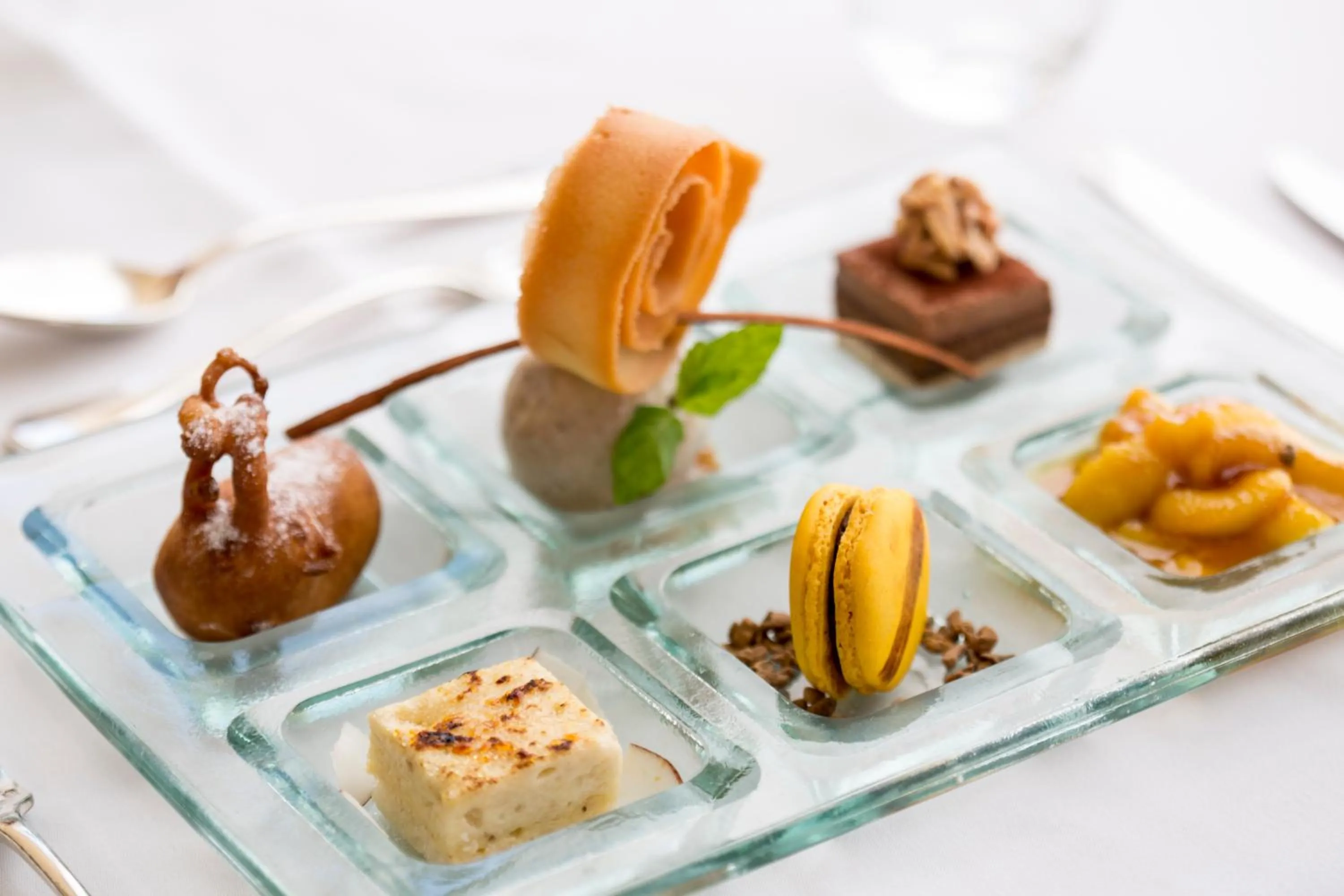 Restaurant/places to eat in The Residence Mauritius