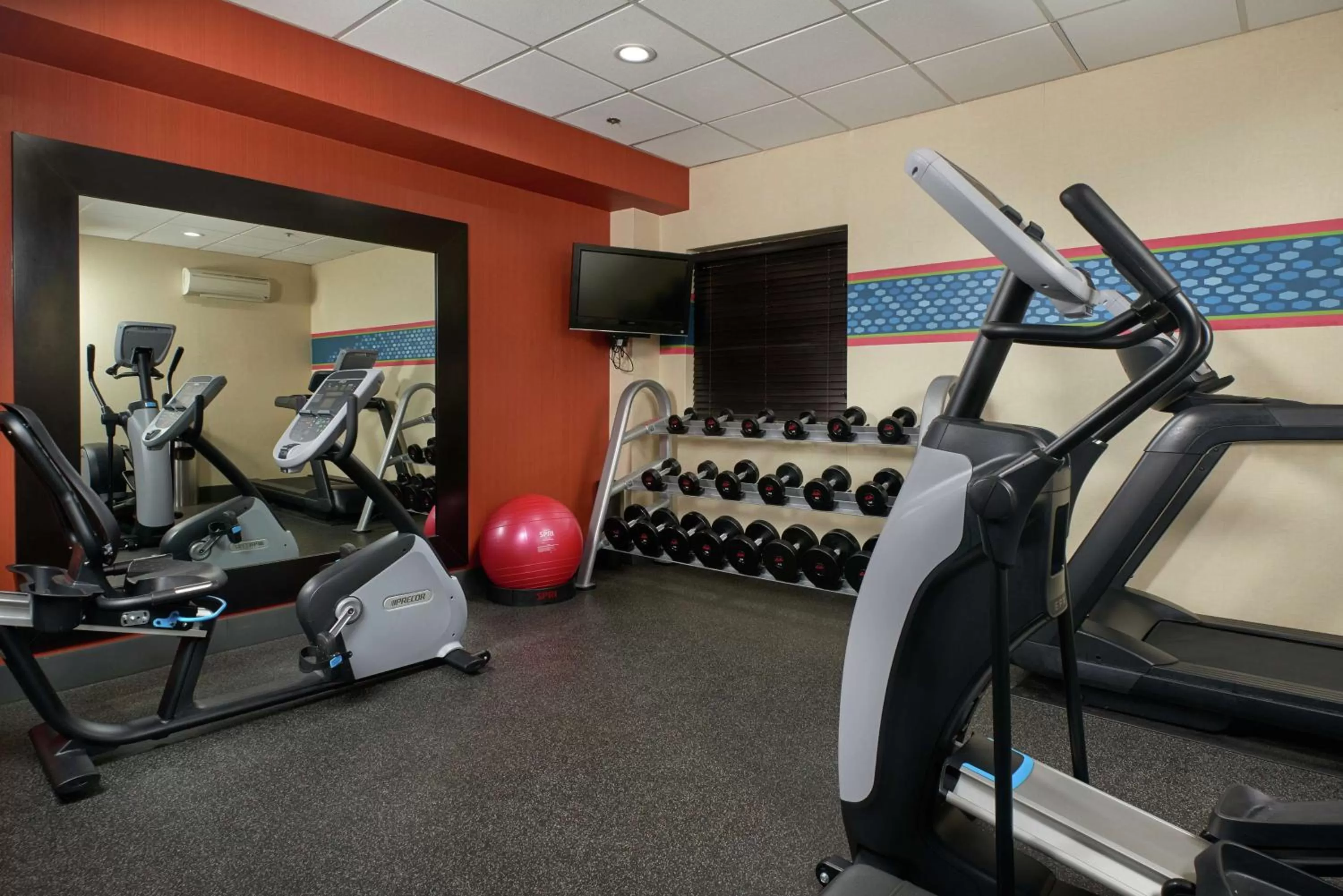 Fitness centre/facilities in Hampton Inn Niagara Falls