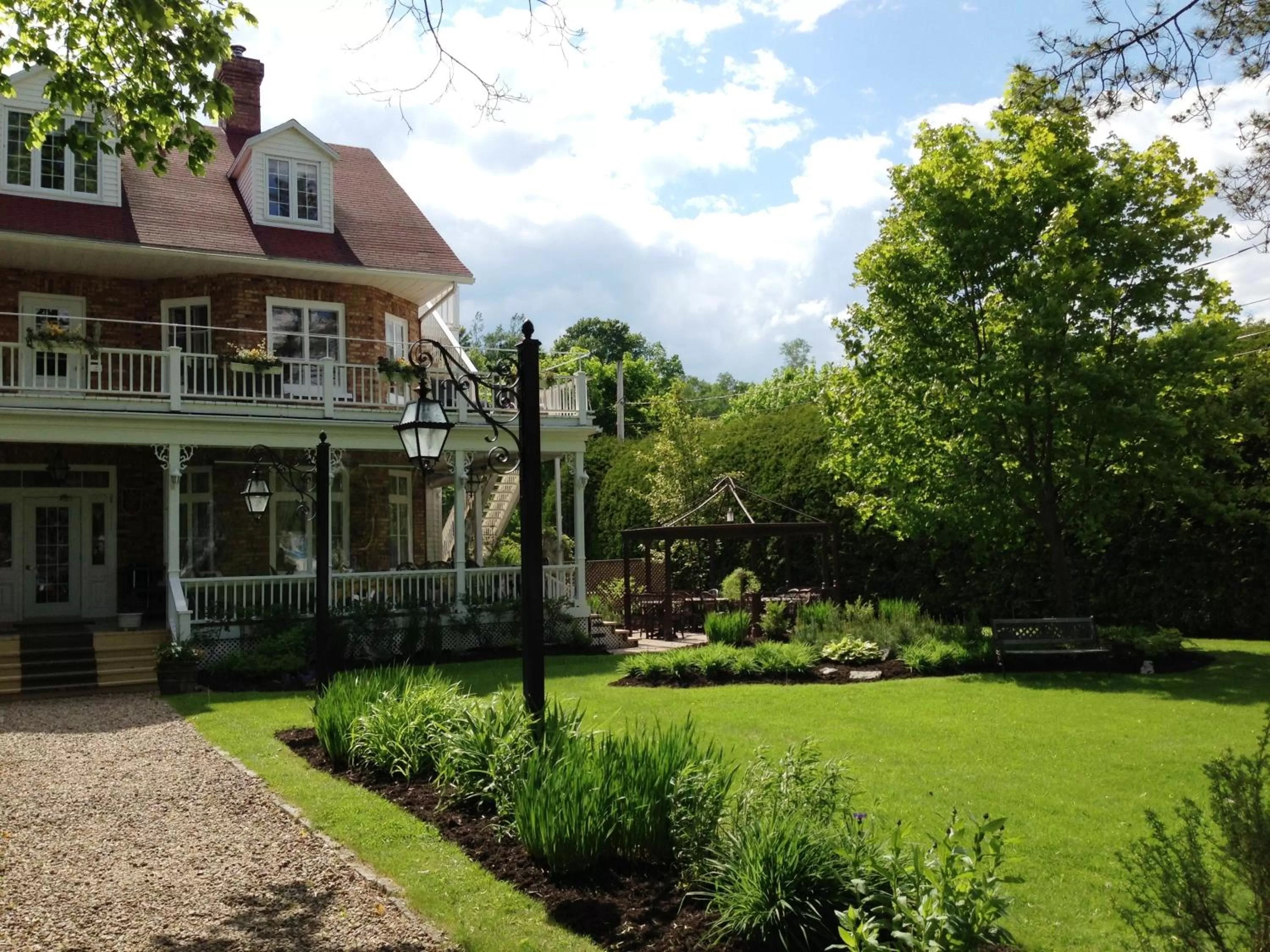 Facade/entrance in Chez Truchon Bistro-Auberge