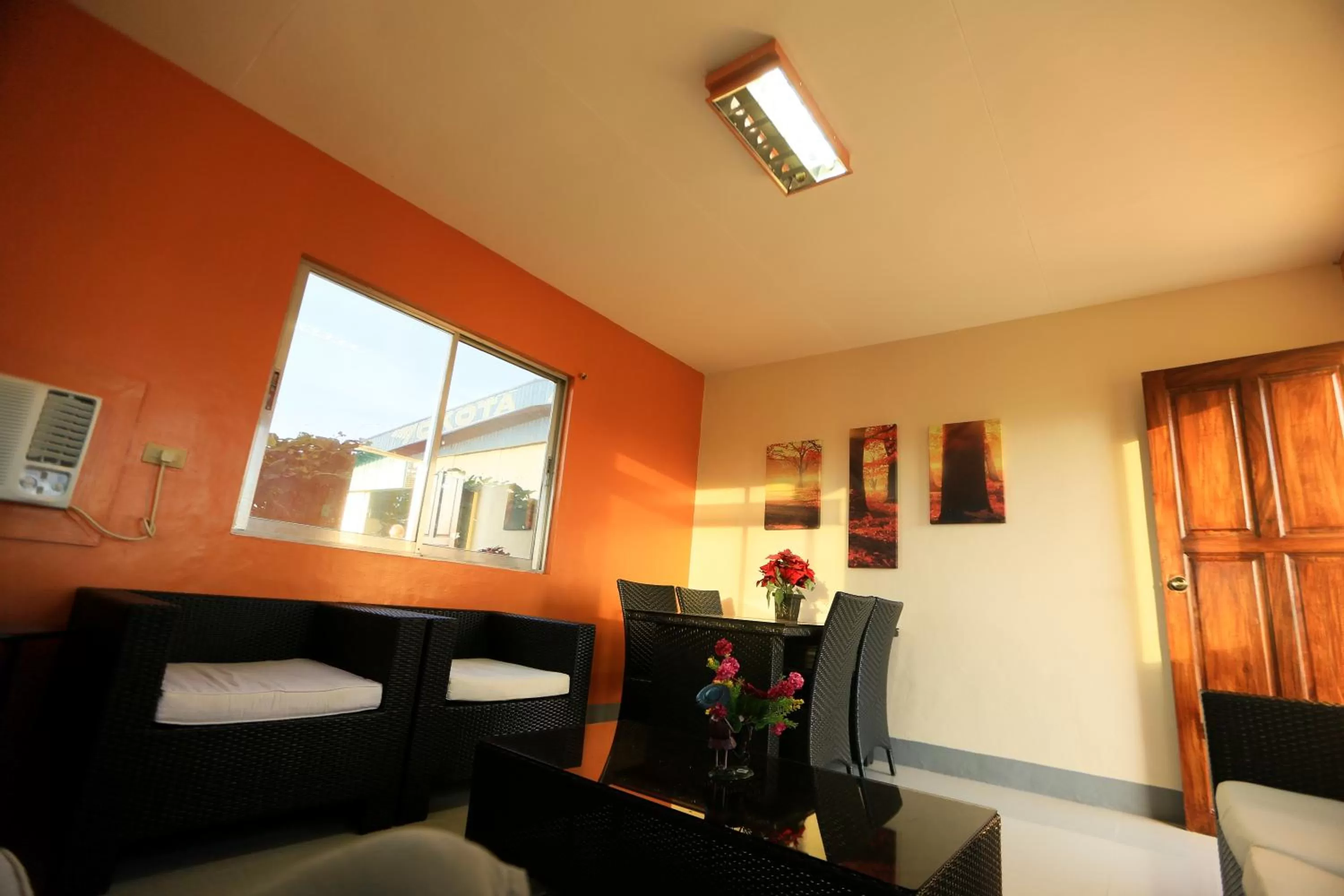 Lounge or bar in Aerostop Hotel and Restaurant